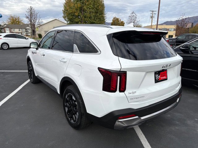 2024 Kia Sorento S photo 3