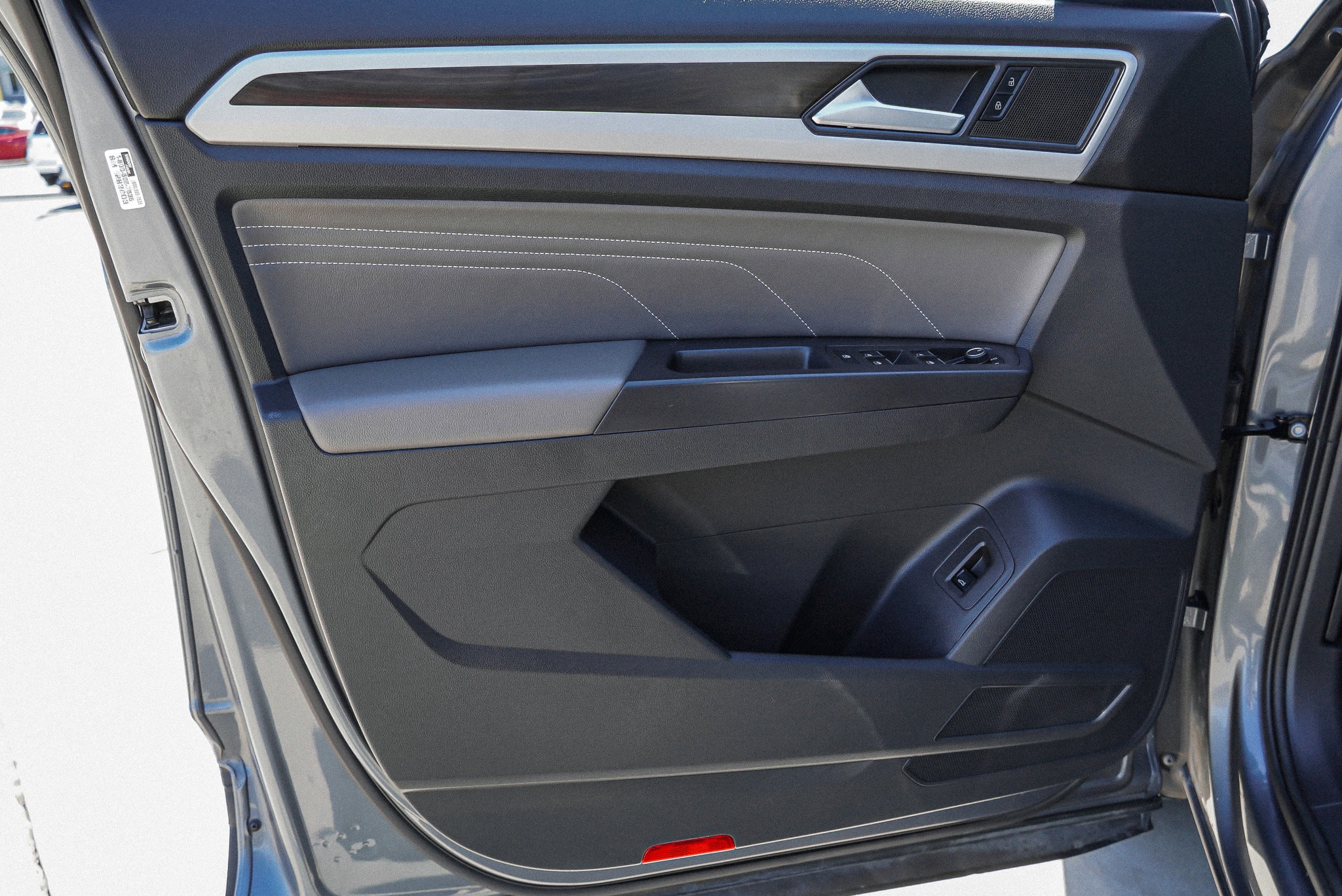 2022 Volkswagen Atlas SE w/Tech - Photo 23