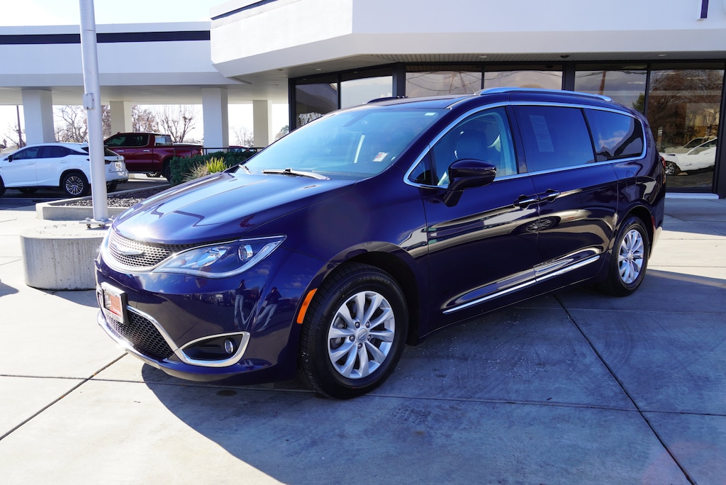 Used 2018 Chrysler Pacifica Touring L Van