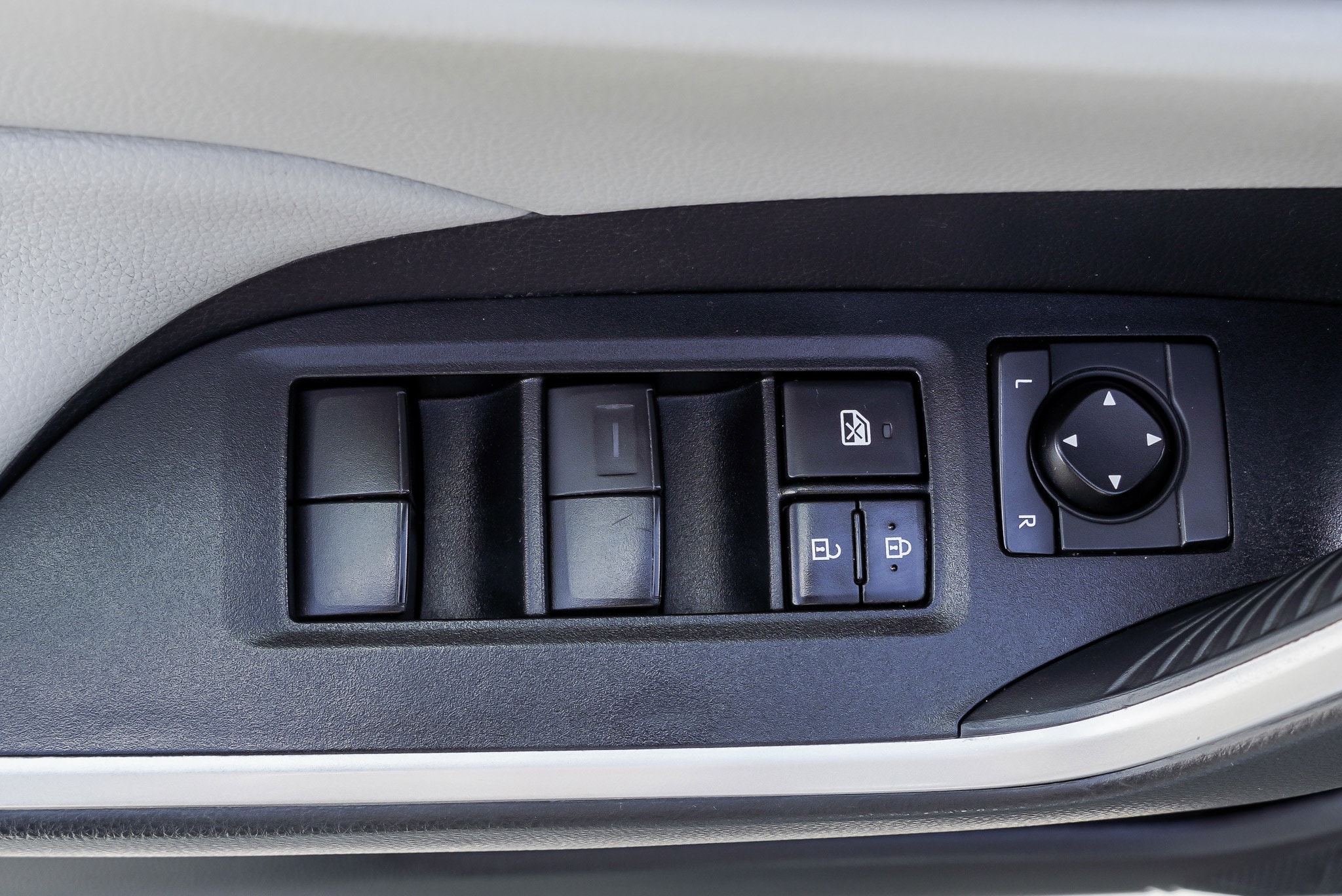 2021 Toyota RAV4 XLE - Photo 19