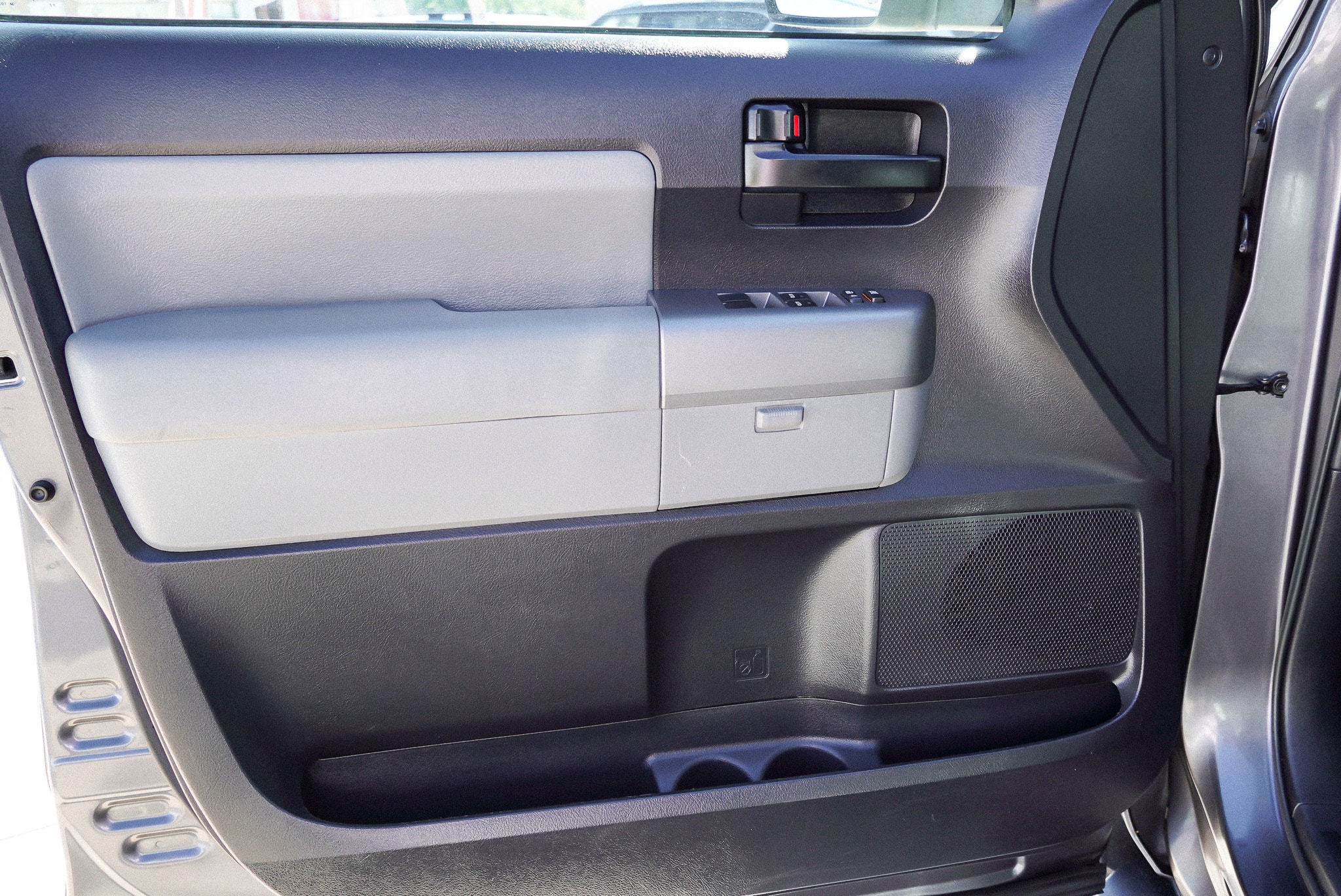 2016 Toyota Sequoia SR5 - Photo 20