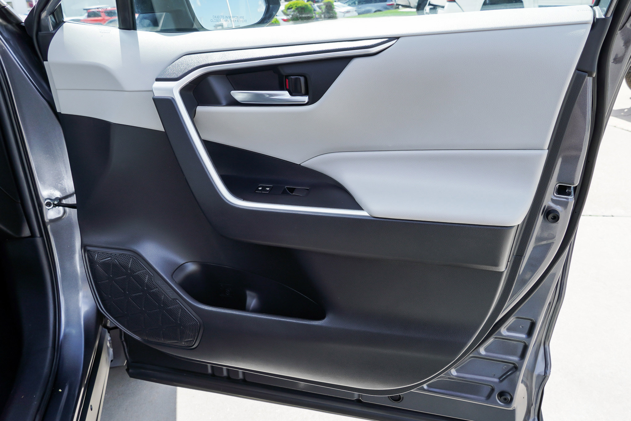 2021 Toyota RAV4 XLE - Photo 27