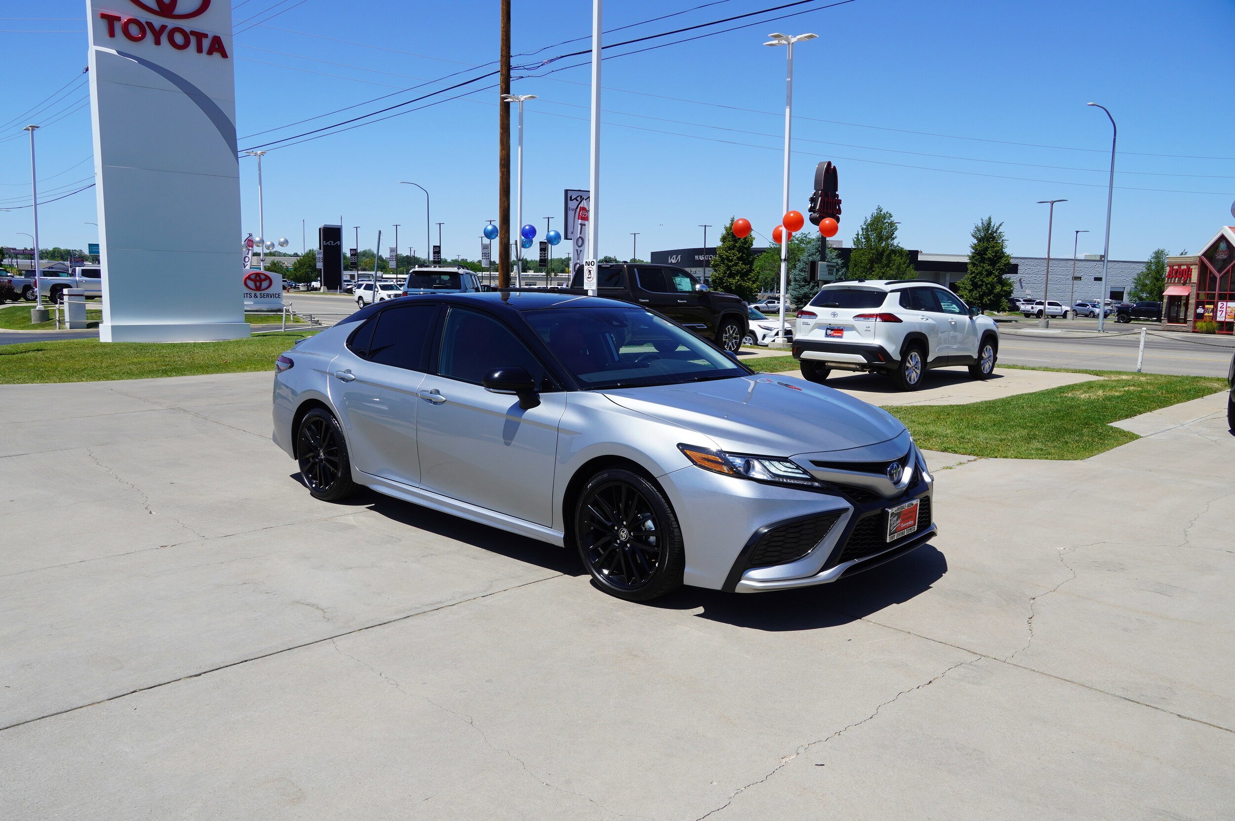 2024 Toyota Camry Hybrid XSE photo 2