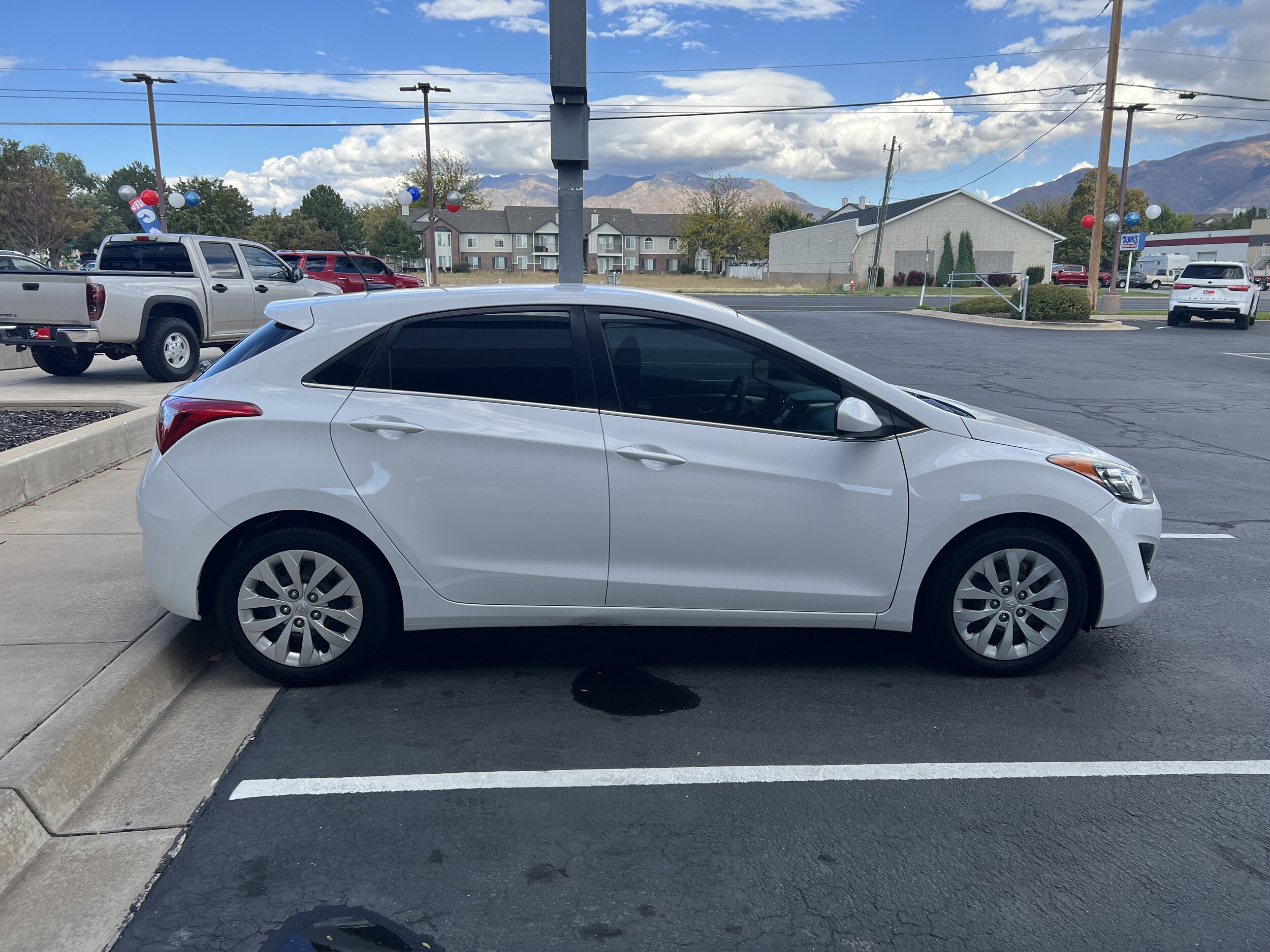 2017 Hyundai Elantra GT Base photo 3