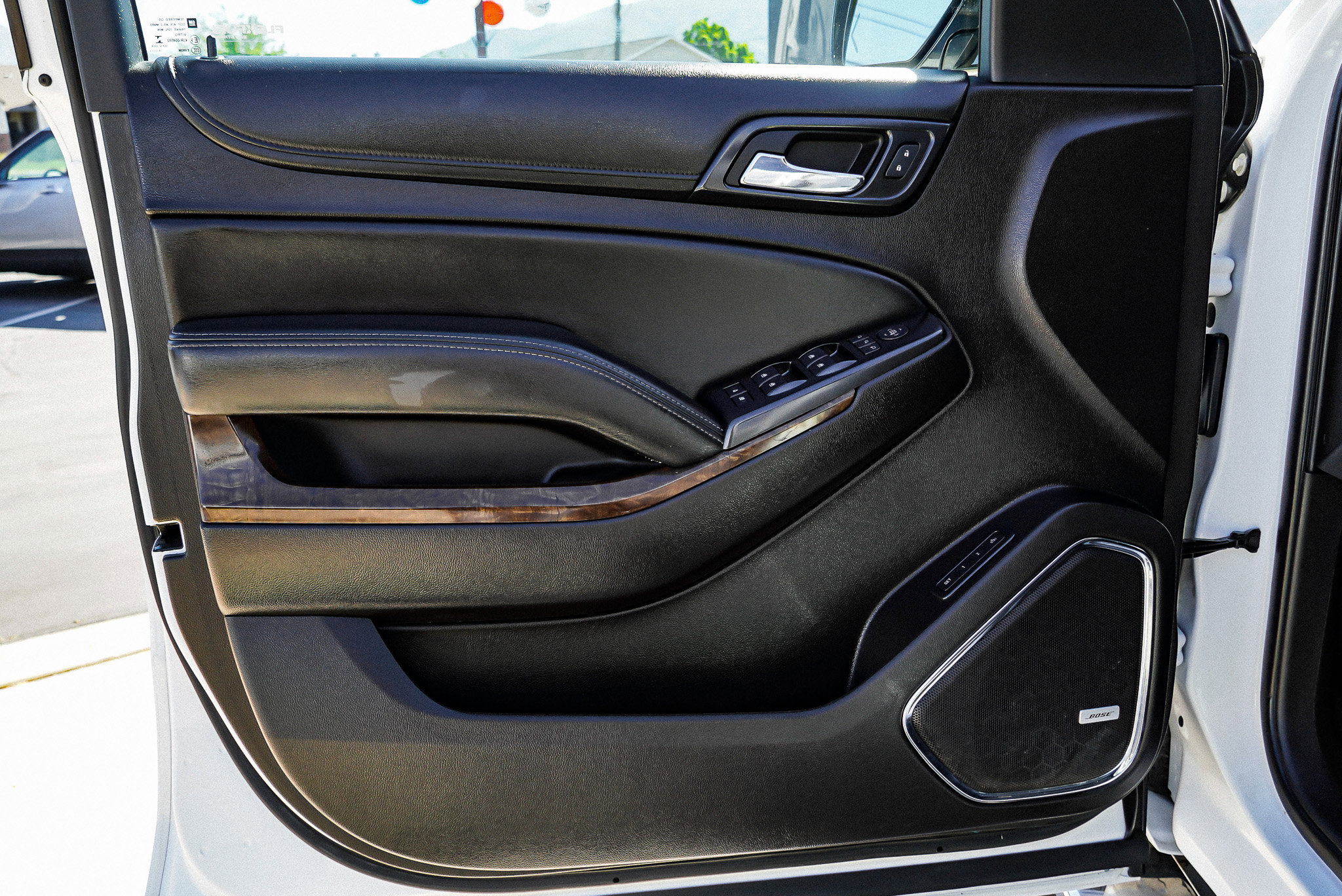 2016 Chevrolet Suburban LT - Photo 24