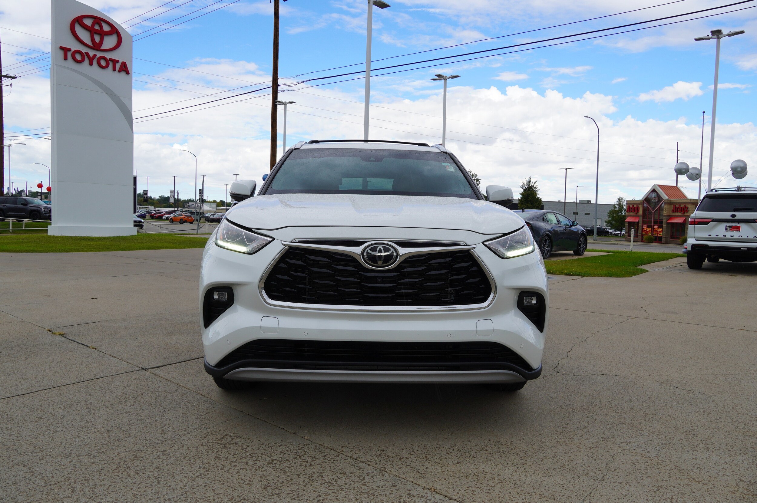 2023 Toyota Highlander Platinum photo 3