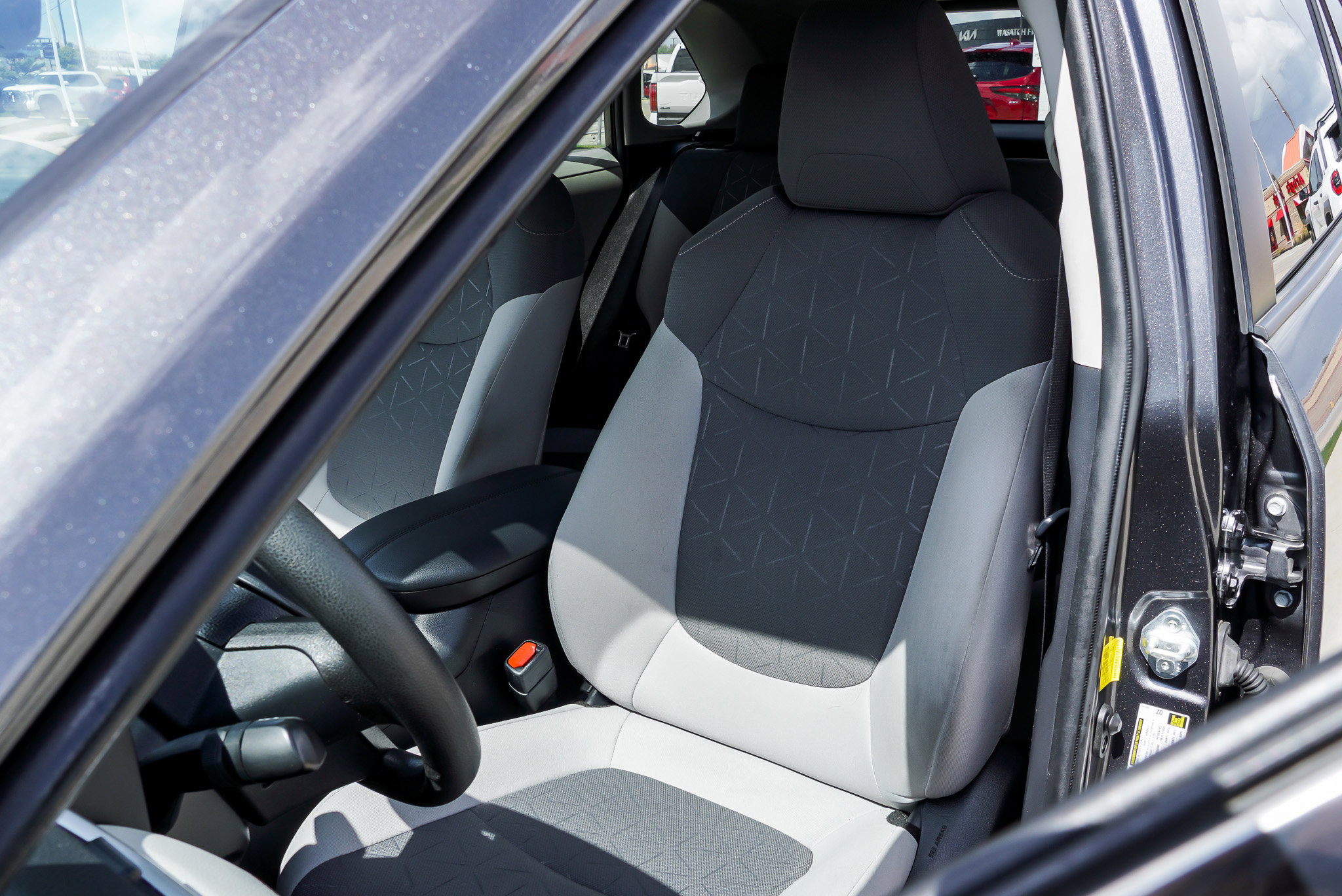 2021 Toyota RAV4 XLE - Photo 16