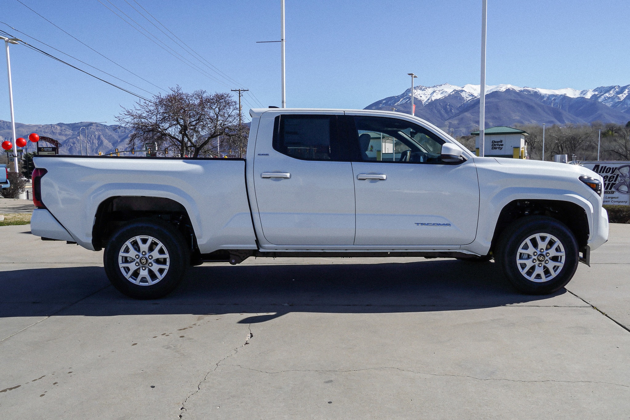 2026 Toyota Tacoma SR5 - Photo 9