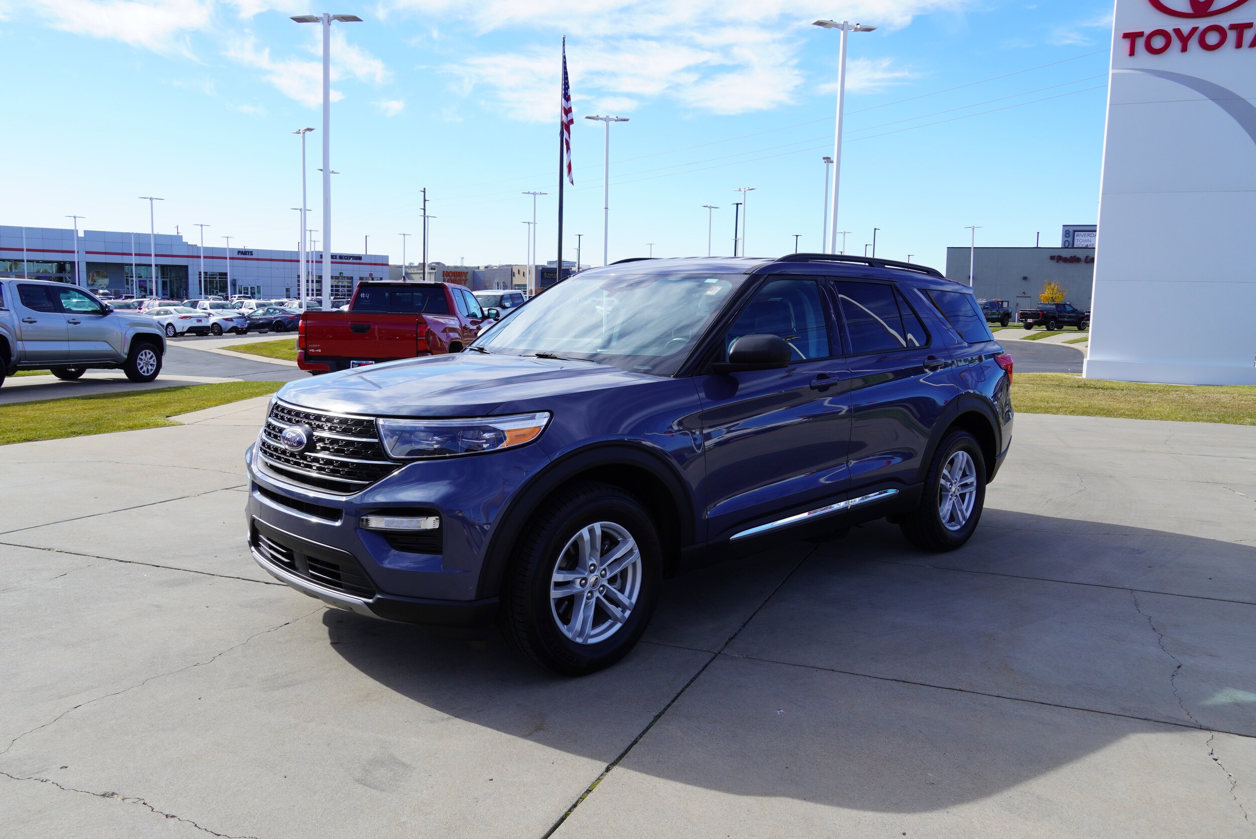 2021 Ford Explorer XLT photo 2