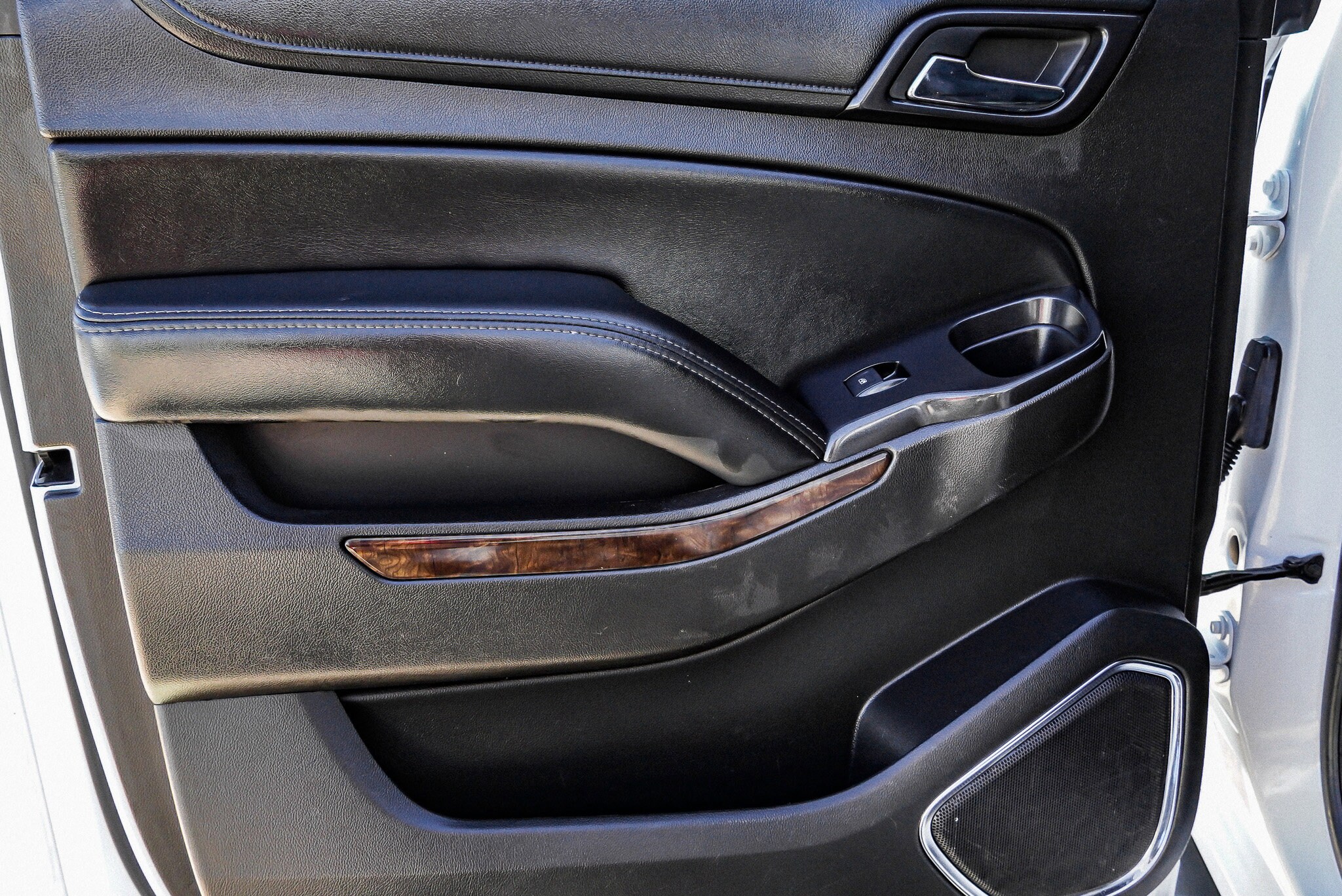2016 Chevrolet Suburban LT - Photo 27