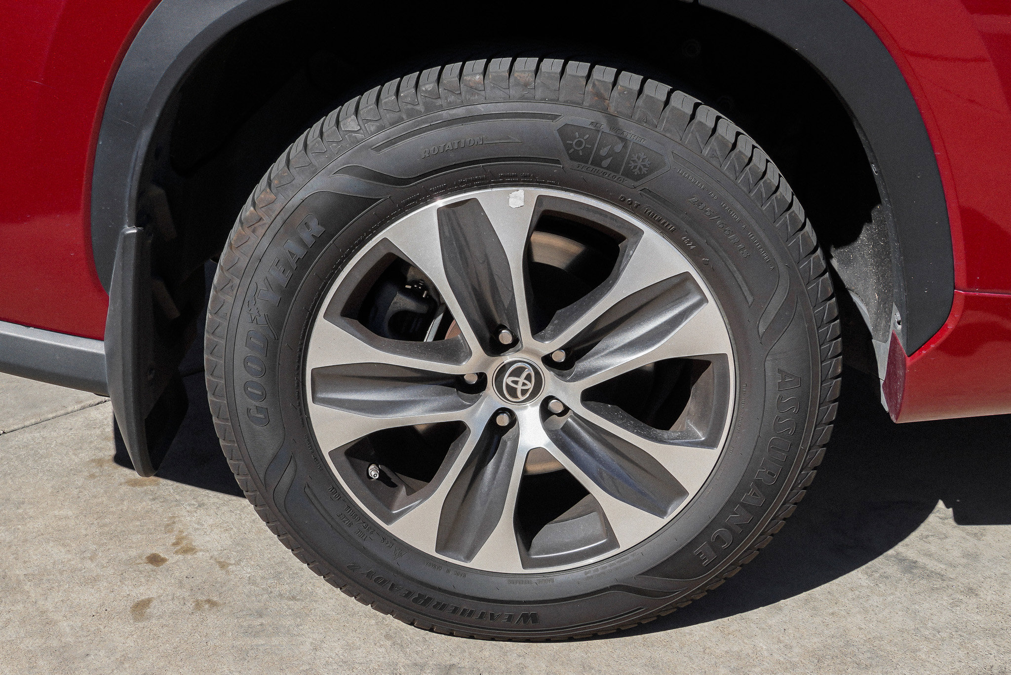 2022 Toyota Highlander XLE - Photo 11