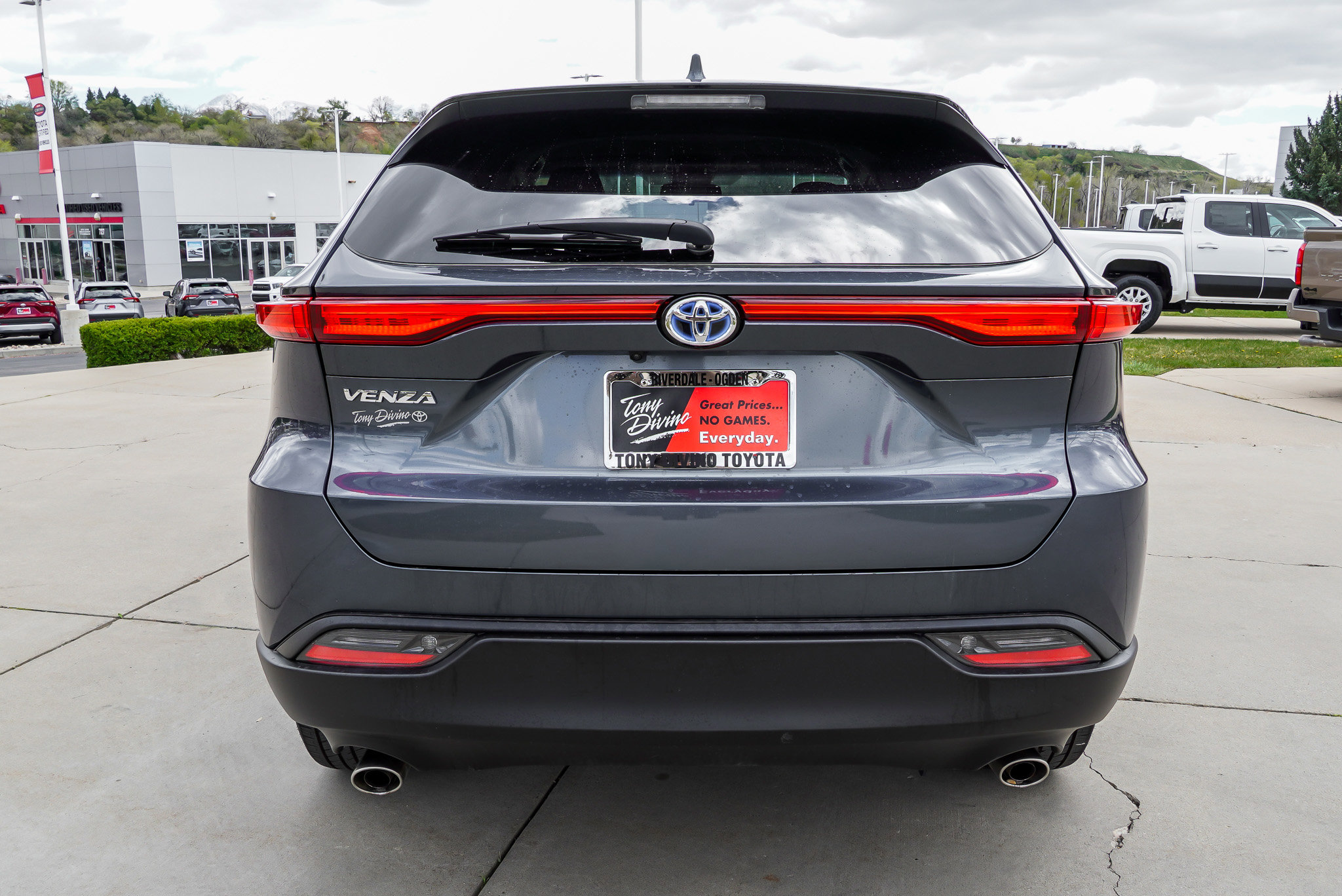 View vehicle photo 7