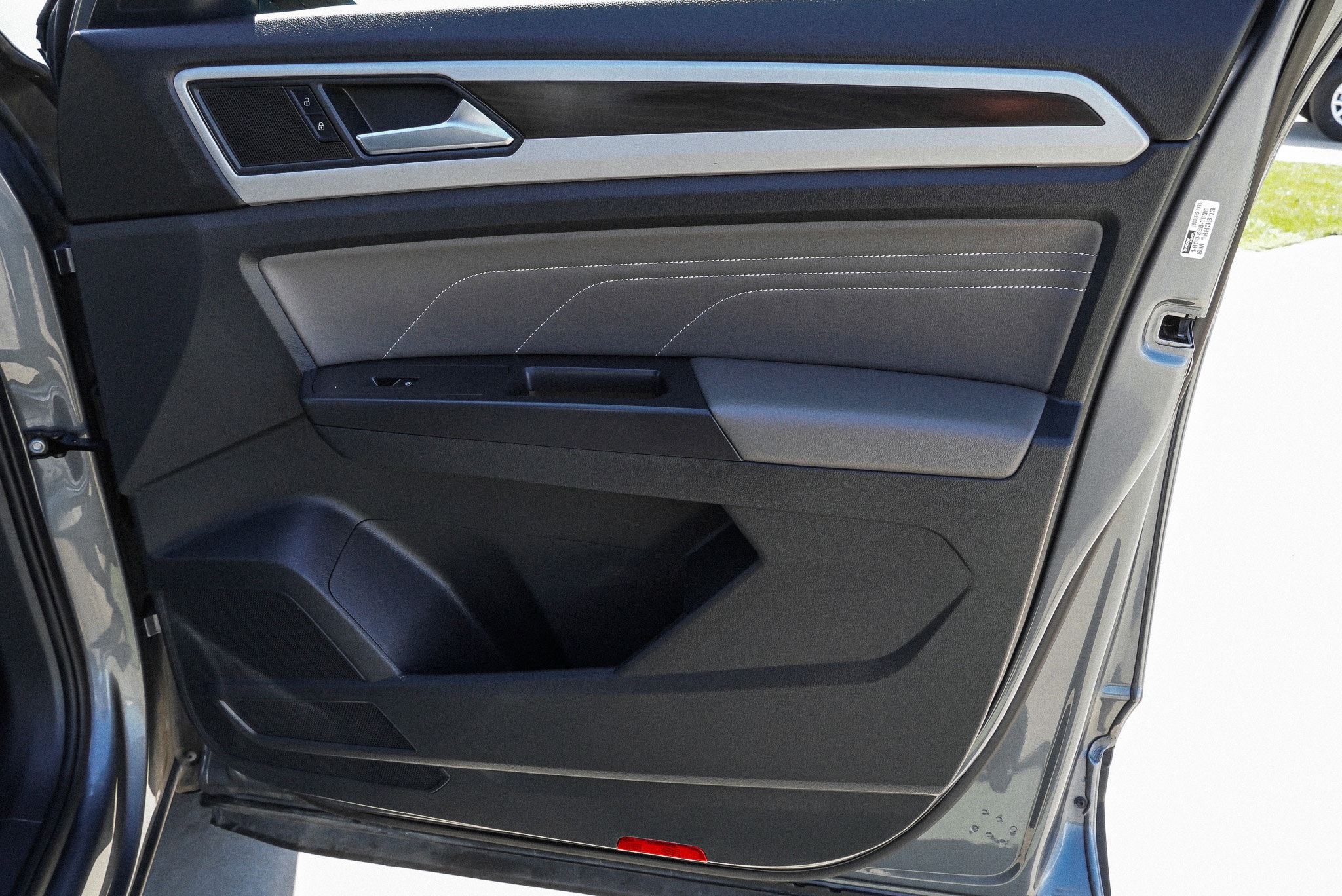 2022 Volkswagen Atlas SE w/Tech - Photo 33