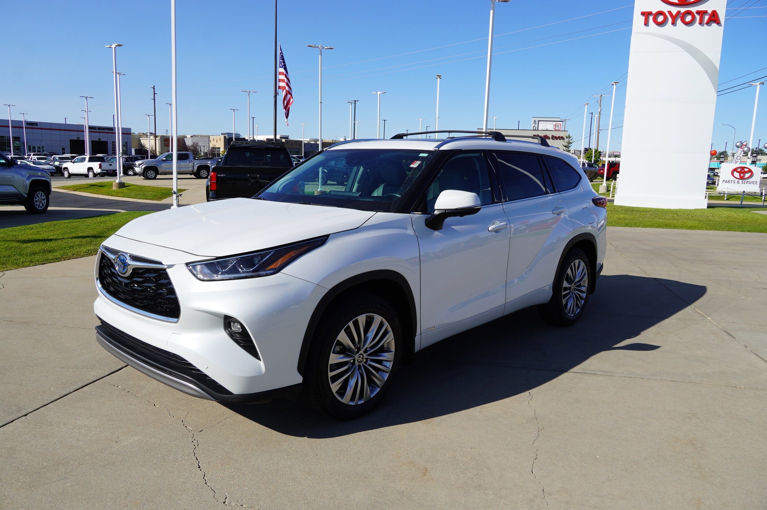 2024 Toyota Highlander Hybrid Platinum photo 4
