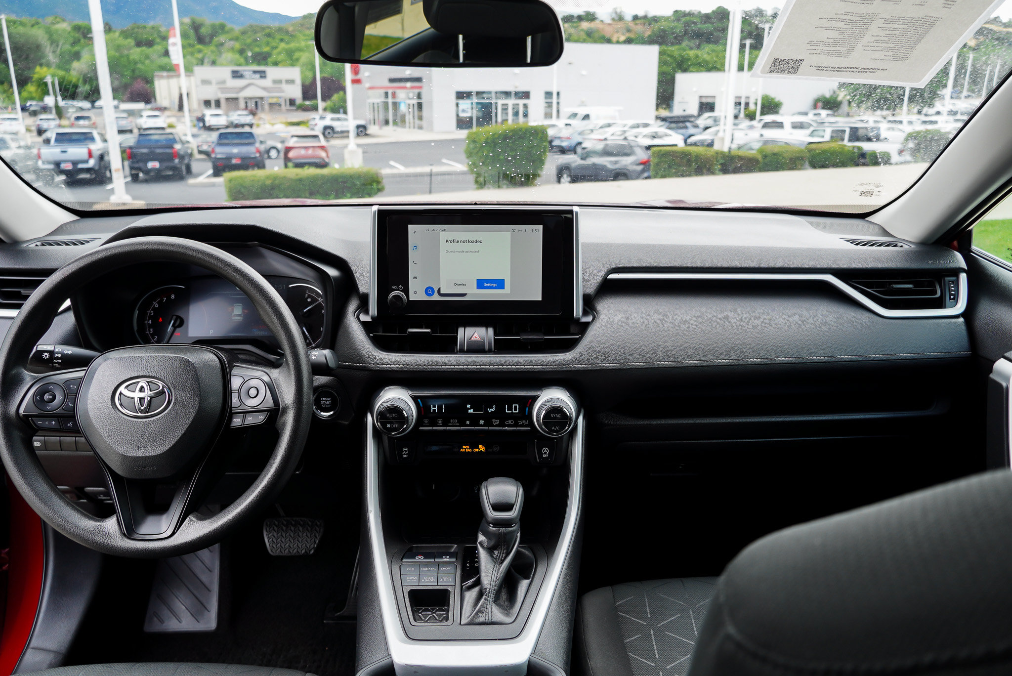 2023 Toyota RAV4 XLE - Photo 31