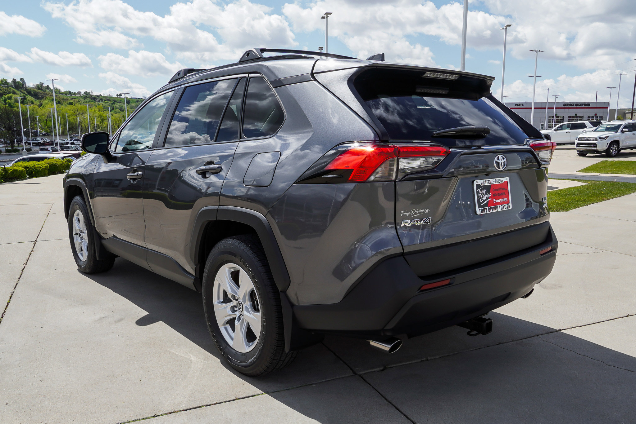 2021 Toyota RAV4 XLE - Photo 6