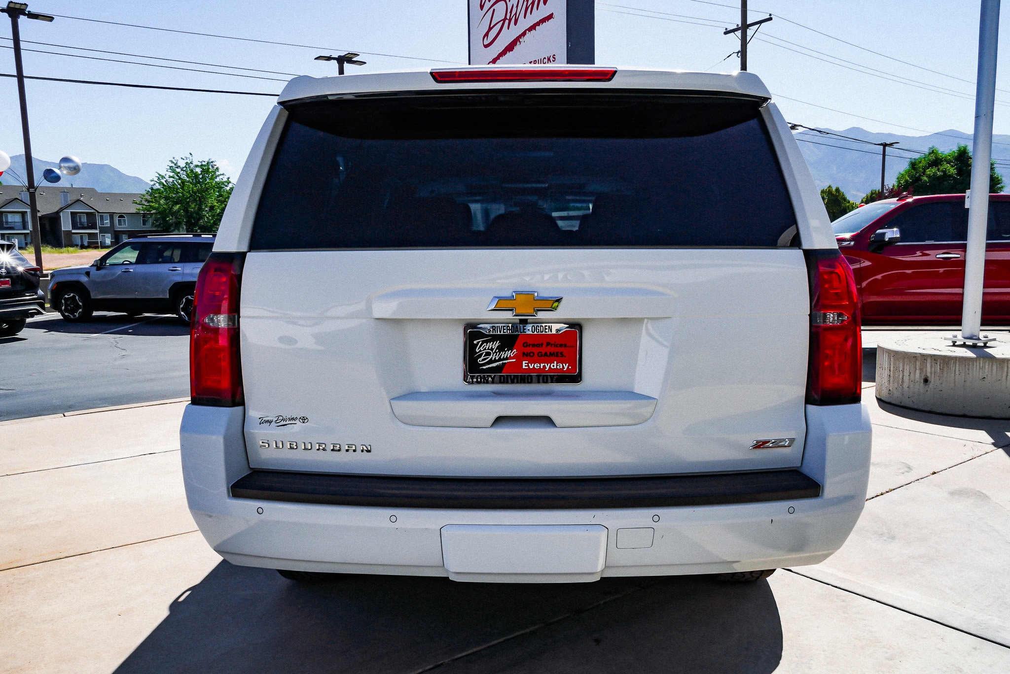 2016 Chevrolet Suburban LT - Photo 7