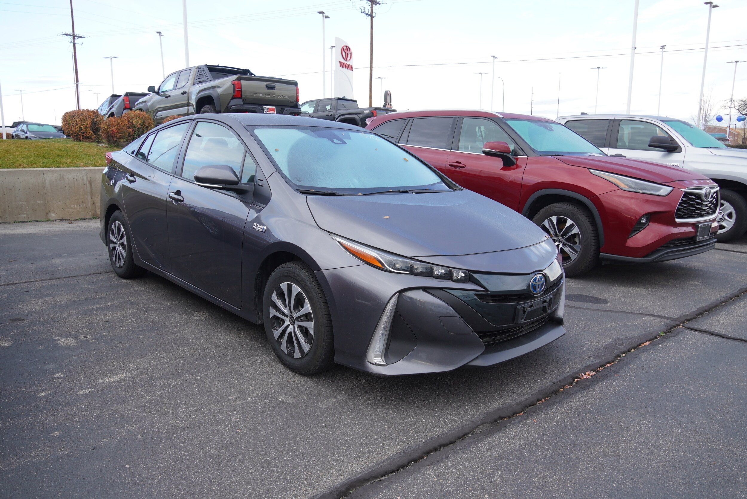 2022 Toyota RAV4 Prime LE photo 2