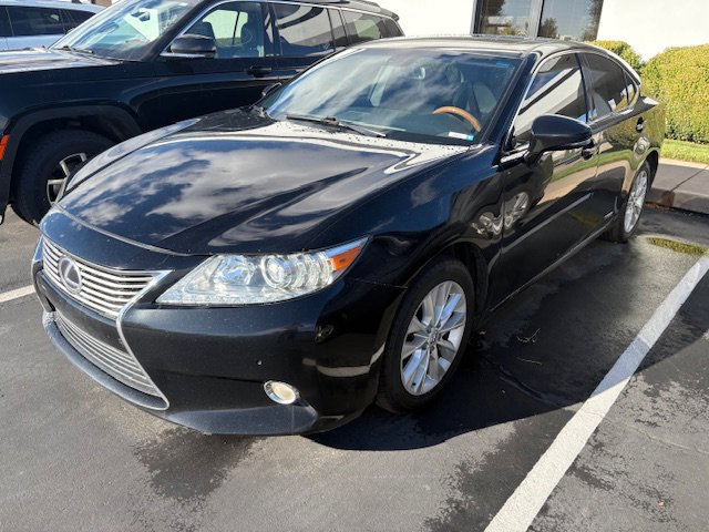 2014 Lexus ES 300h photo 2