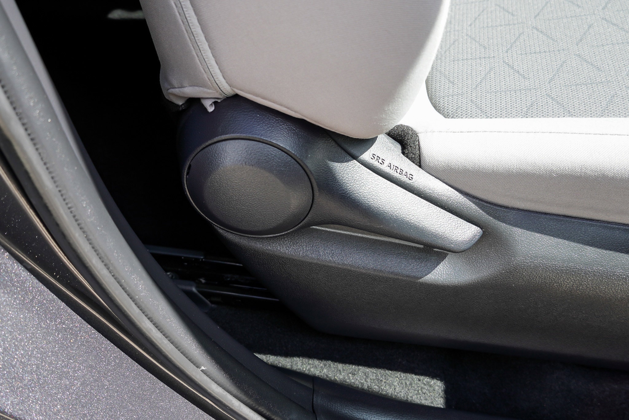 2021 Toyota RAV4 XLE - Photo 25