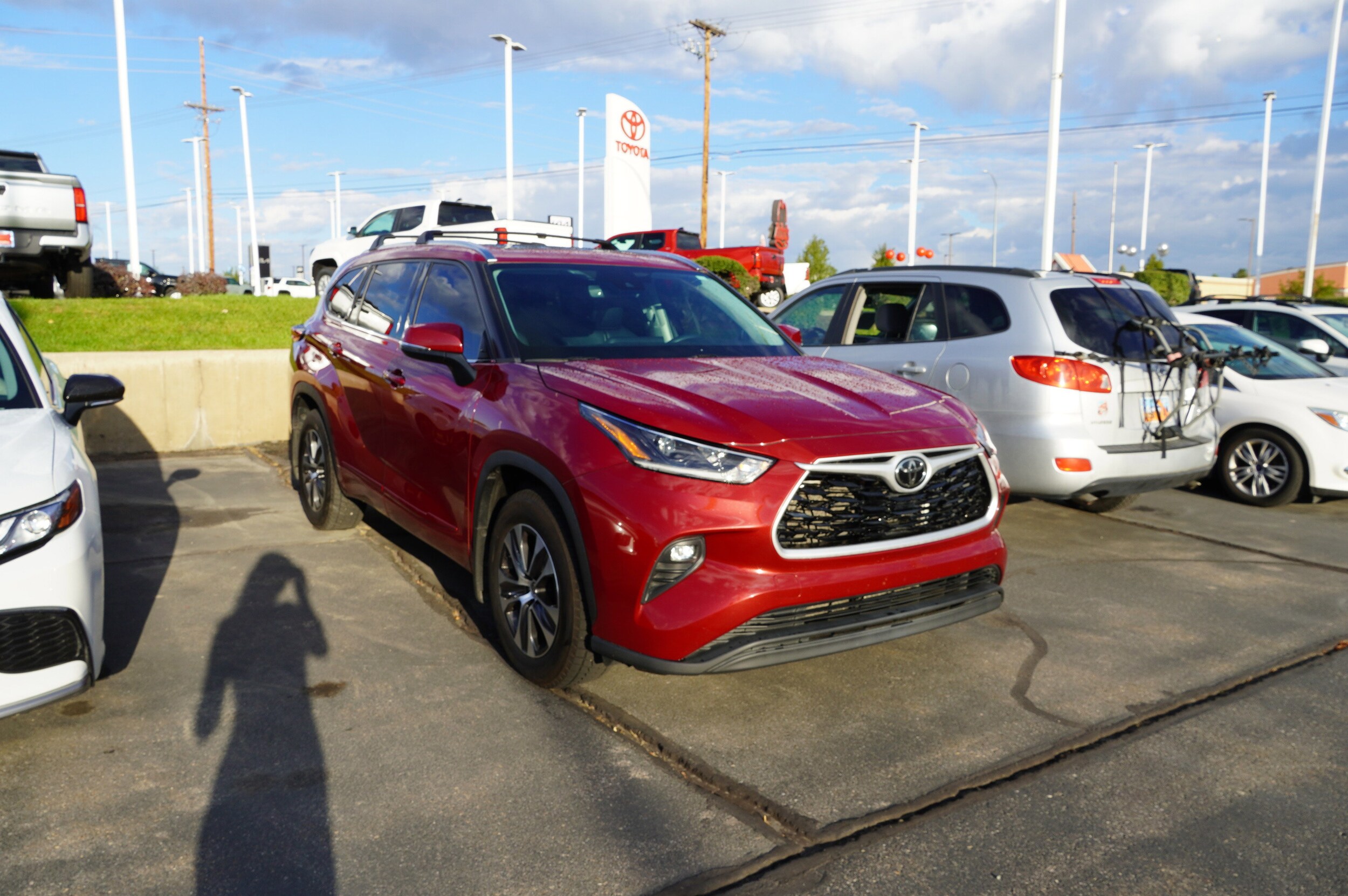 2021 Toyota Highlander XLE photo 2