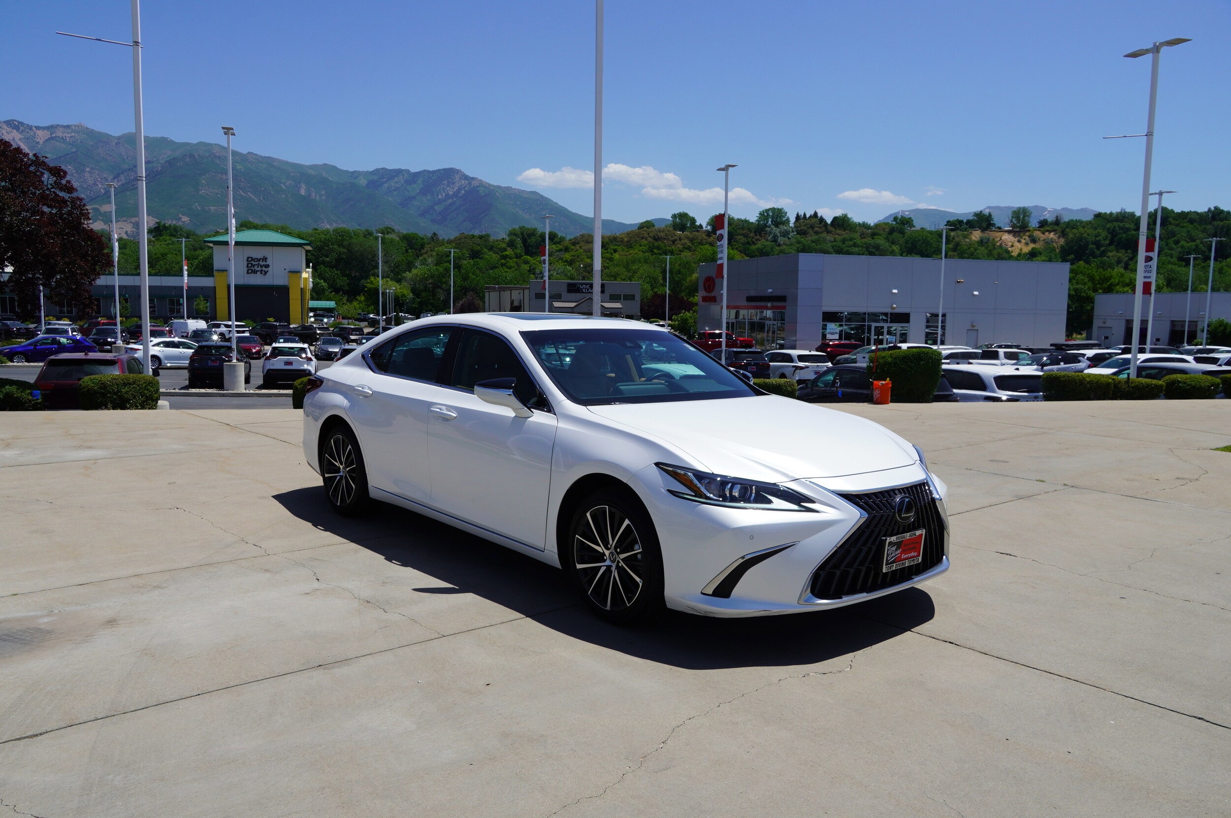 2024 Lexus ES 350 Premium photo 2