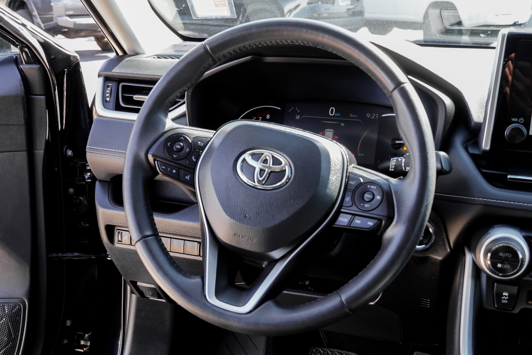 2024 Toyota RAV4 XLE Premium - Photo 32