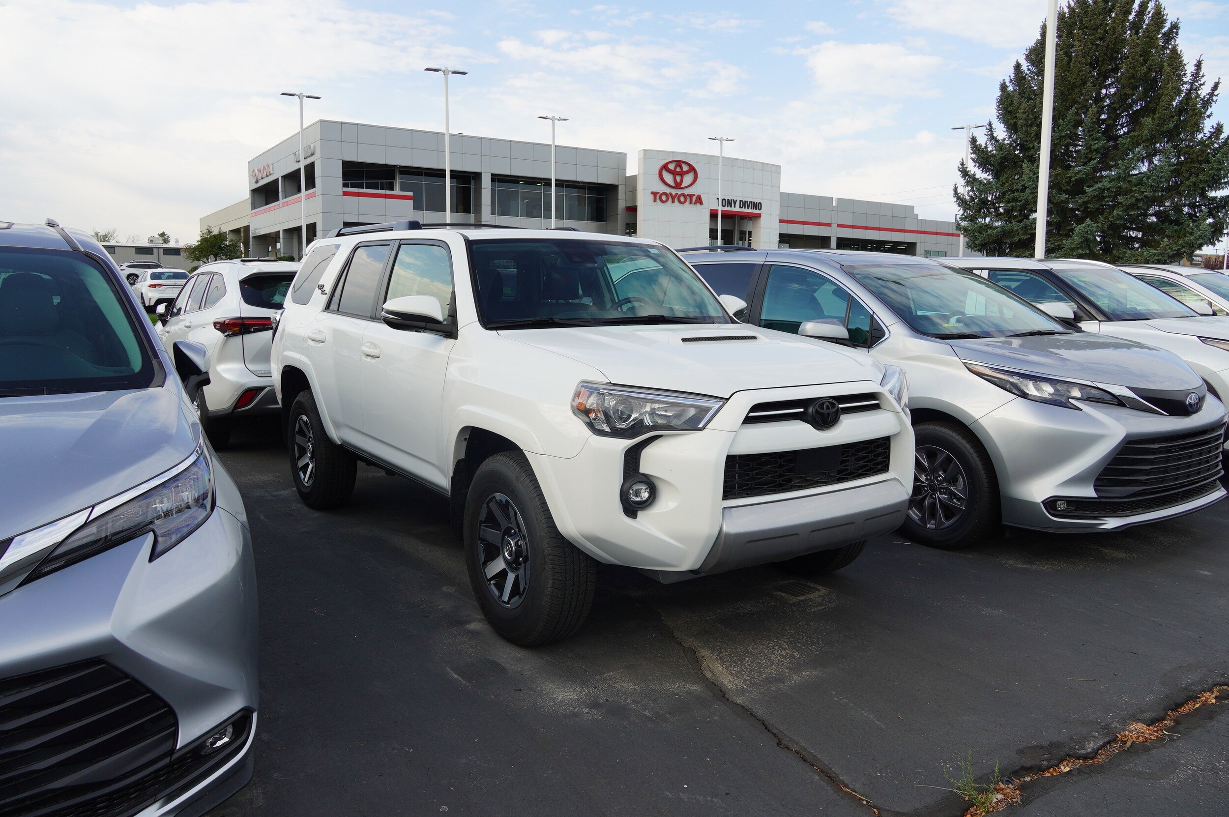 2024 Toyota 4Runner TRD Off-Road Premium photo 2