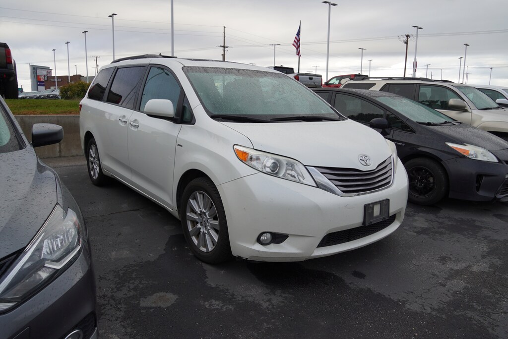 Used 2017 Toyota Sienna XLE Van