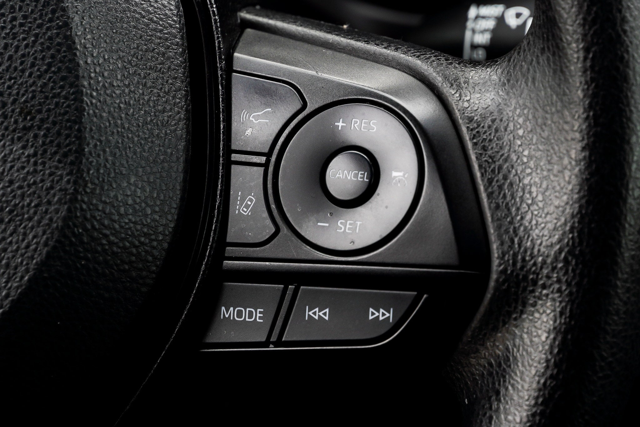 2023 Toyota RAV4 XLE - Photo 34
