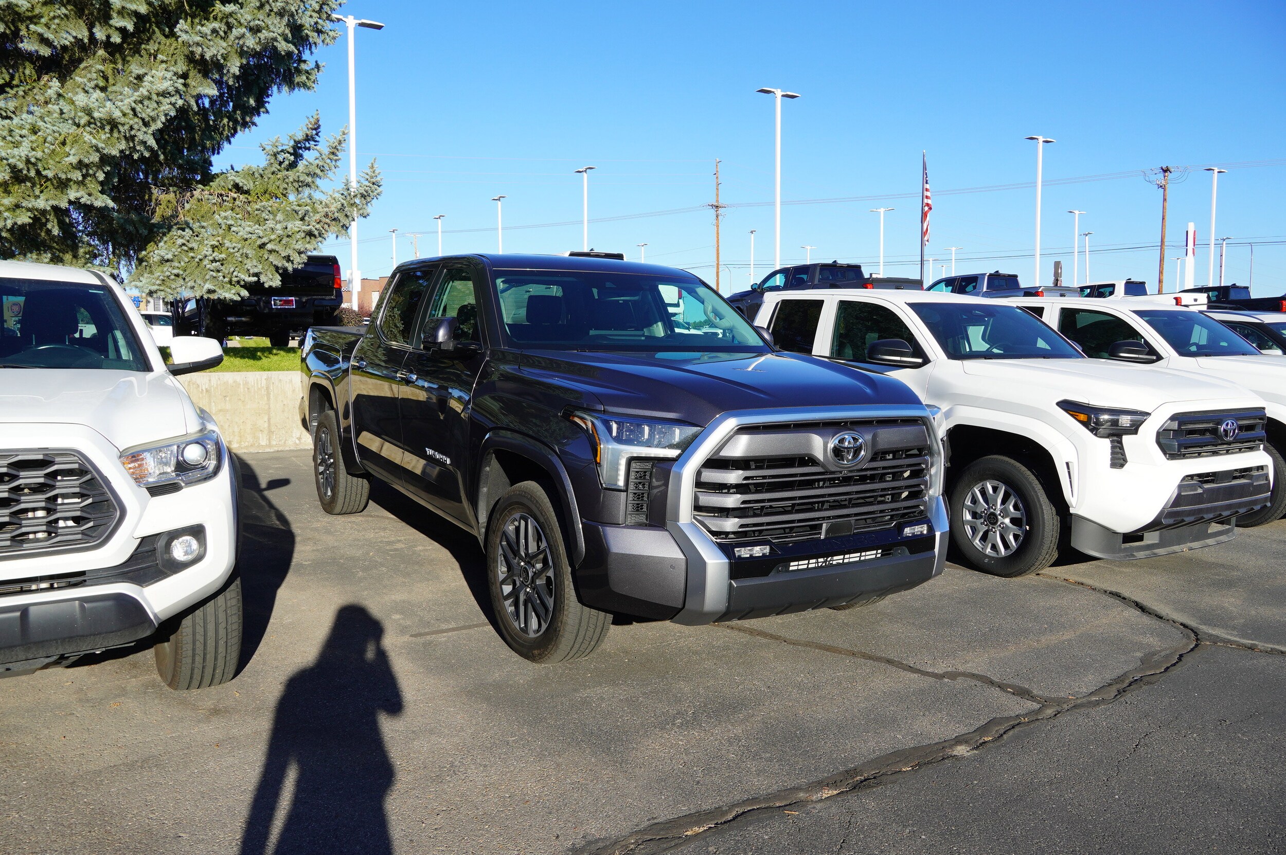 2024 Toyota Tundra Limited CrewMax photo 2