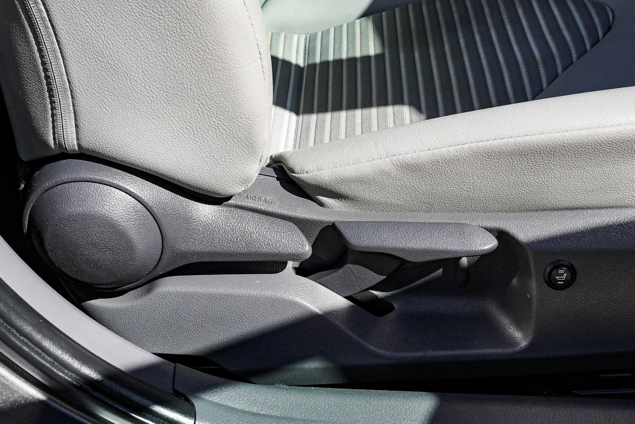 2021 Toyota Camry SE - Photo 24
