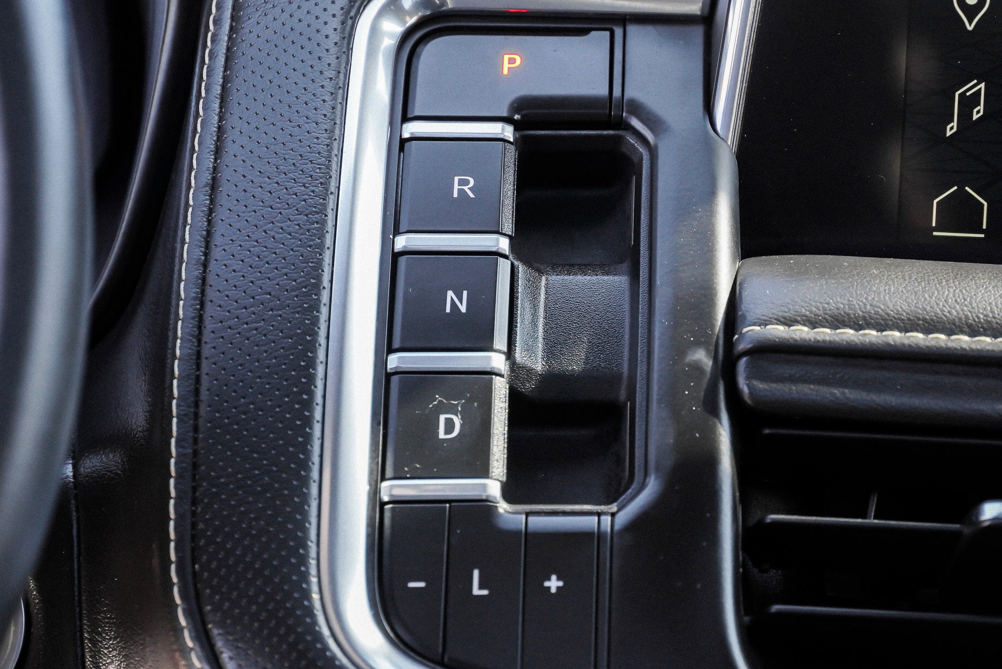 2024 GMC Yukon XL SLT - Photo 41