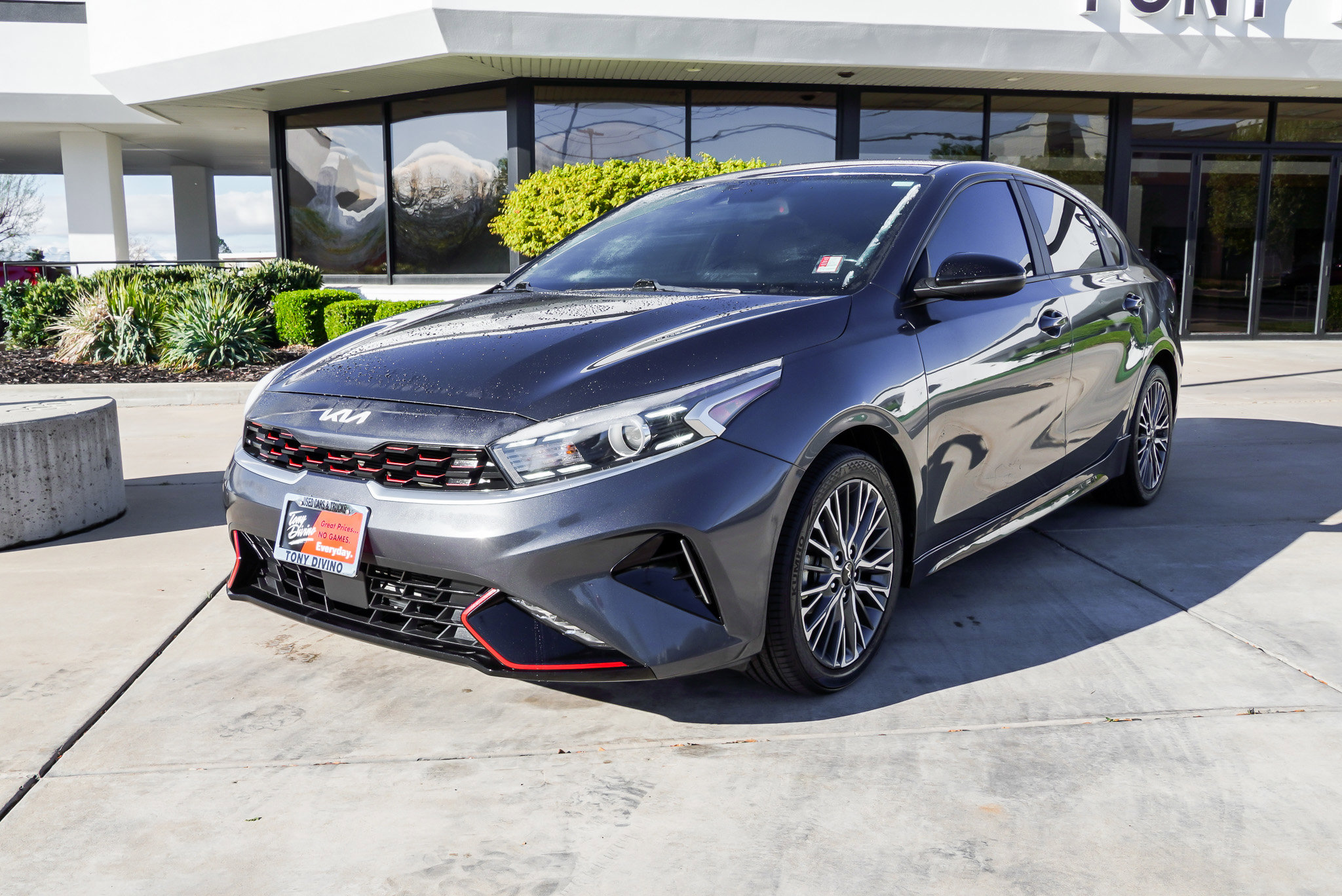 View vehicle photo 4