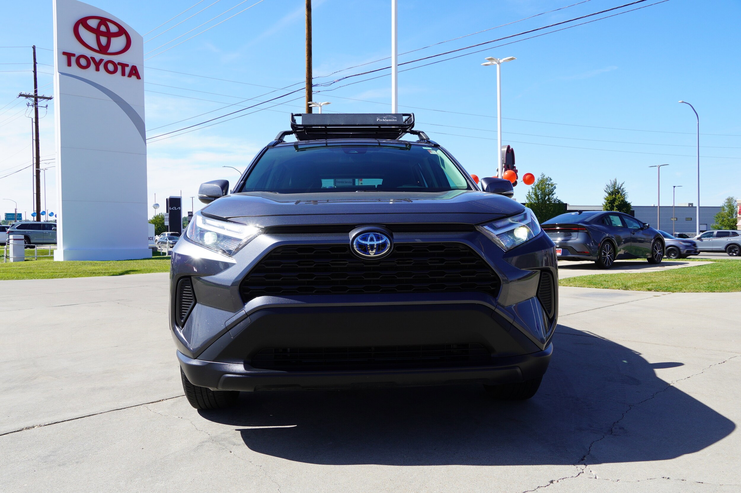 2023 Toyota RAV4 Hybrid XLE photo 3