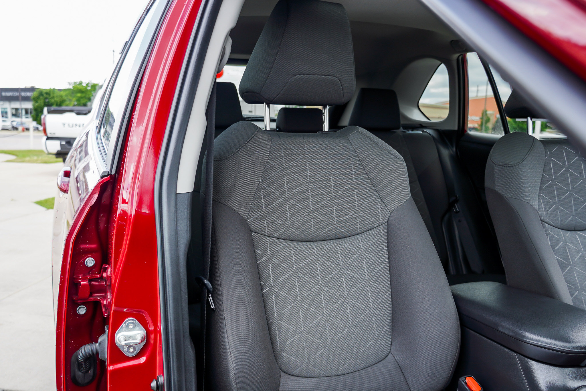 2023 Toyota RAV4 XLE - Photo 25