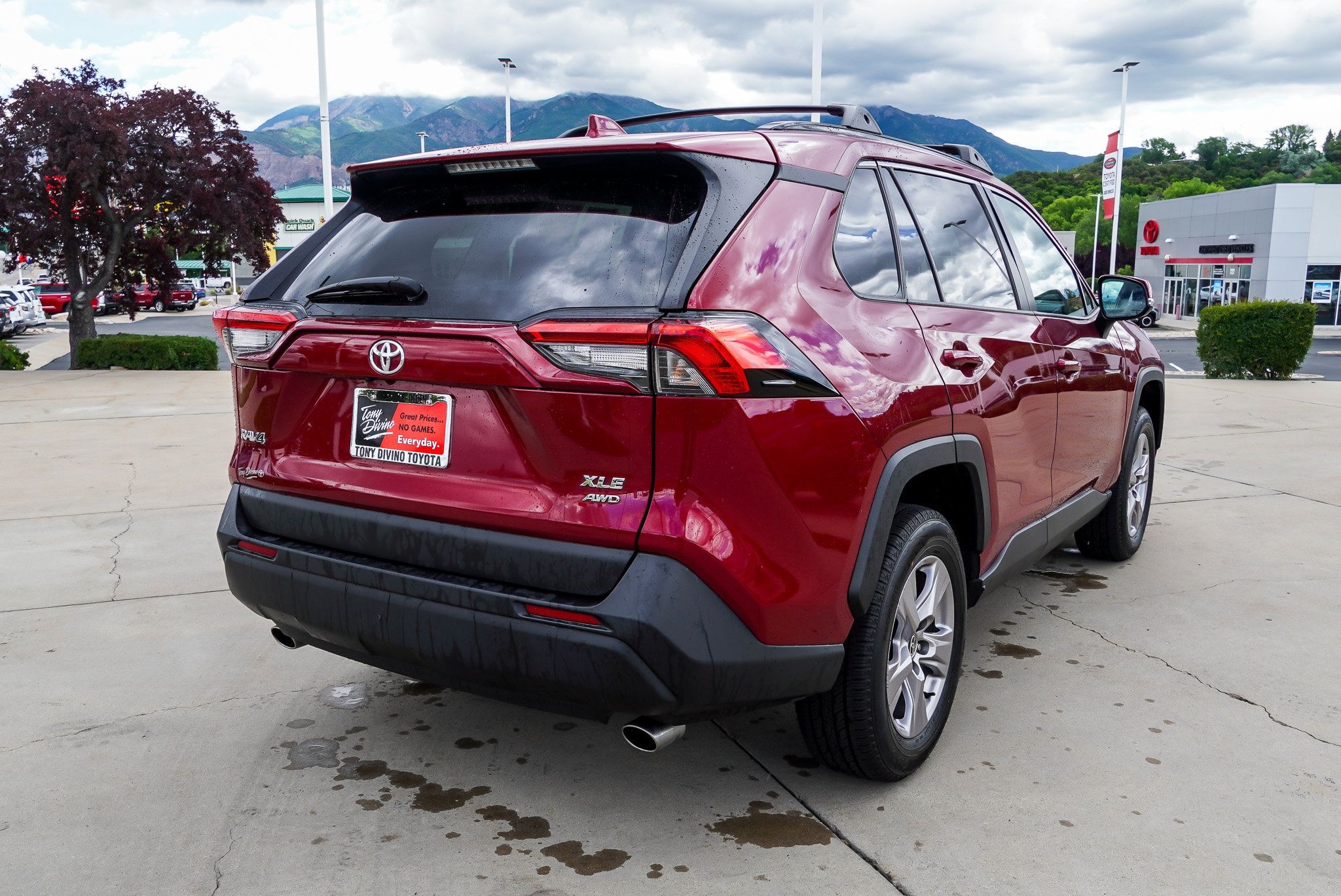 2023 Toyota RAV4 XLE - Photo 8