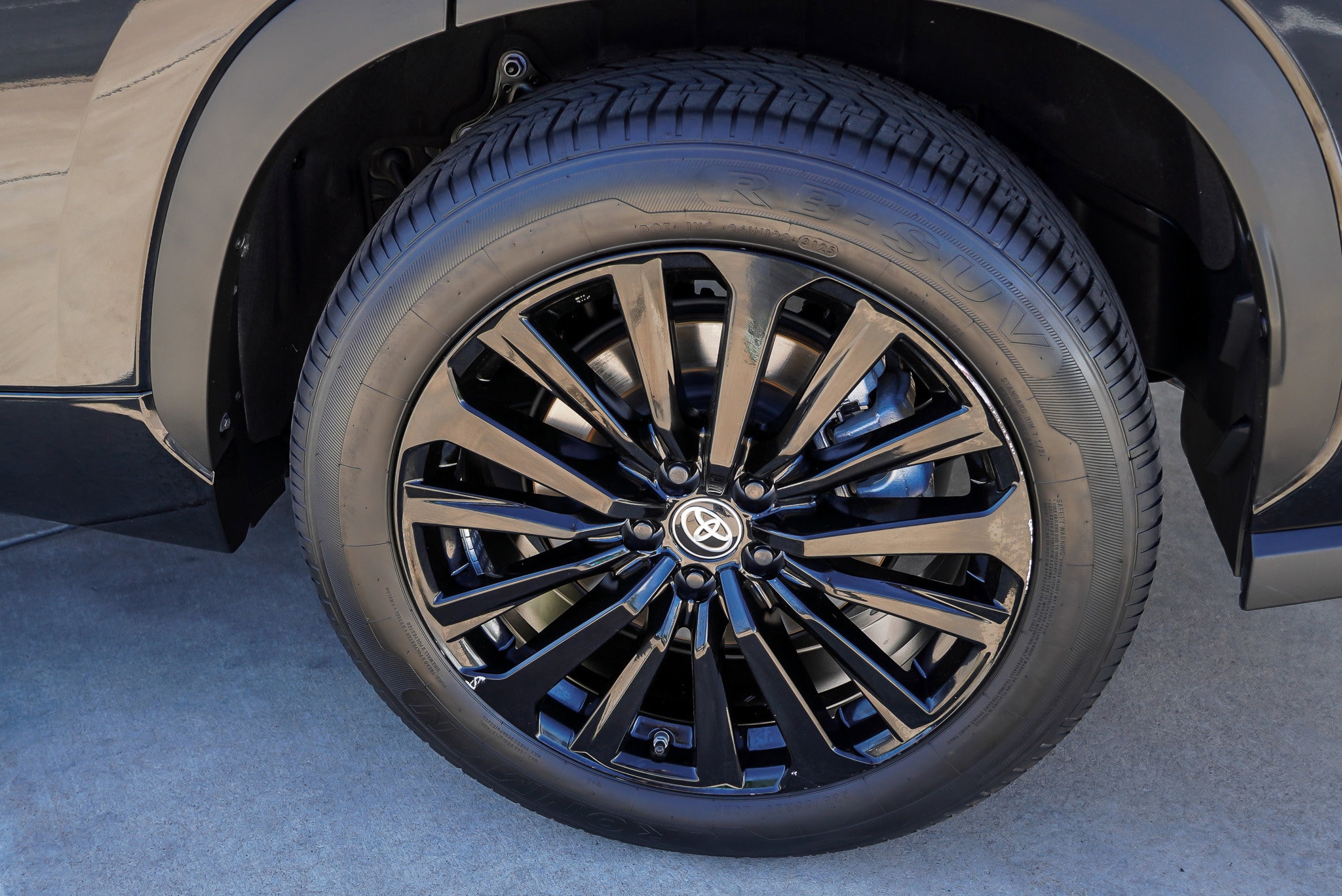 2025 Toyota Highlander XSE - Photo 13