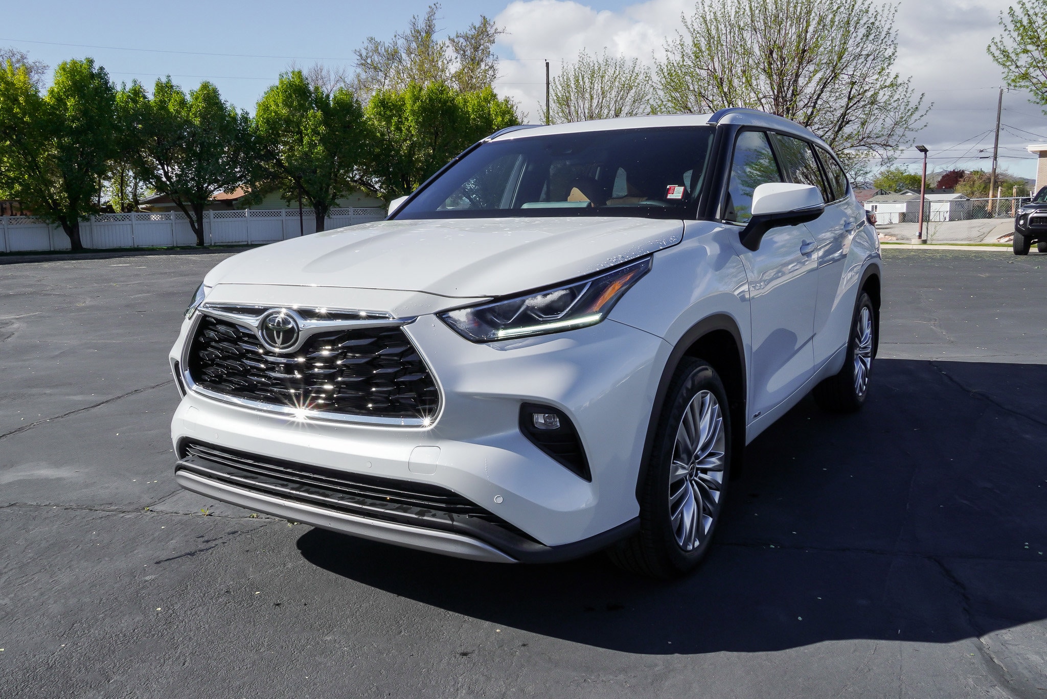 View vehicle photo 4