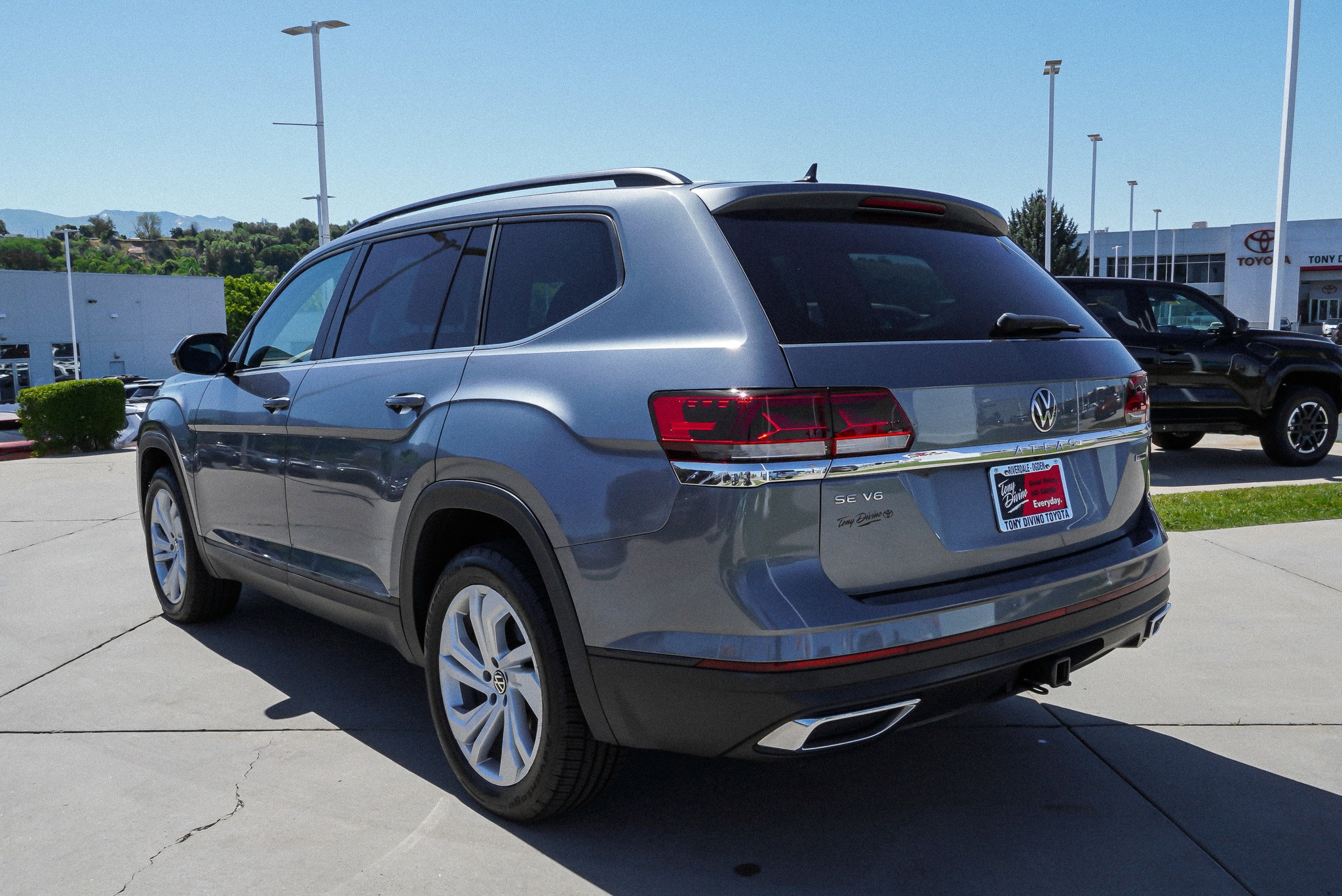 2022 Volkswagen Atlas SE w/Tech - Photo 6