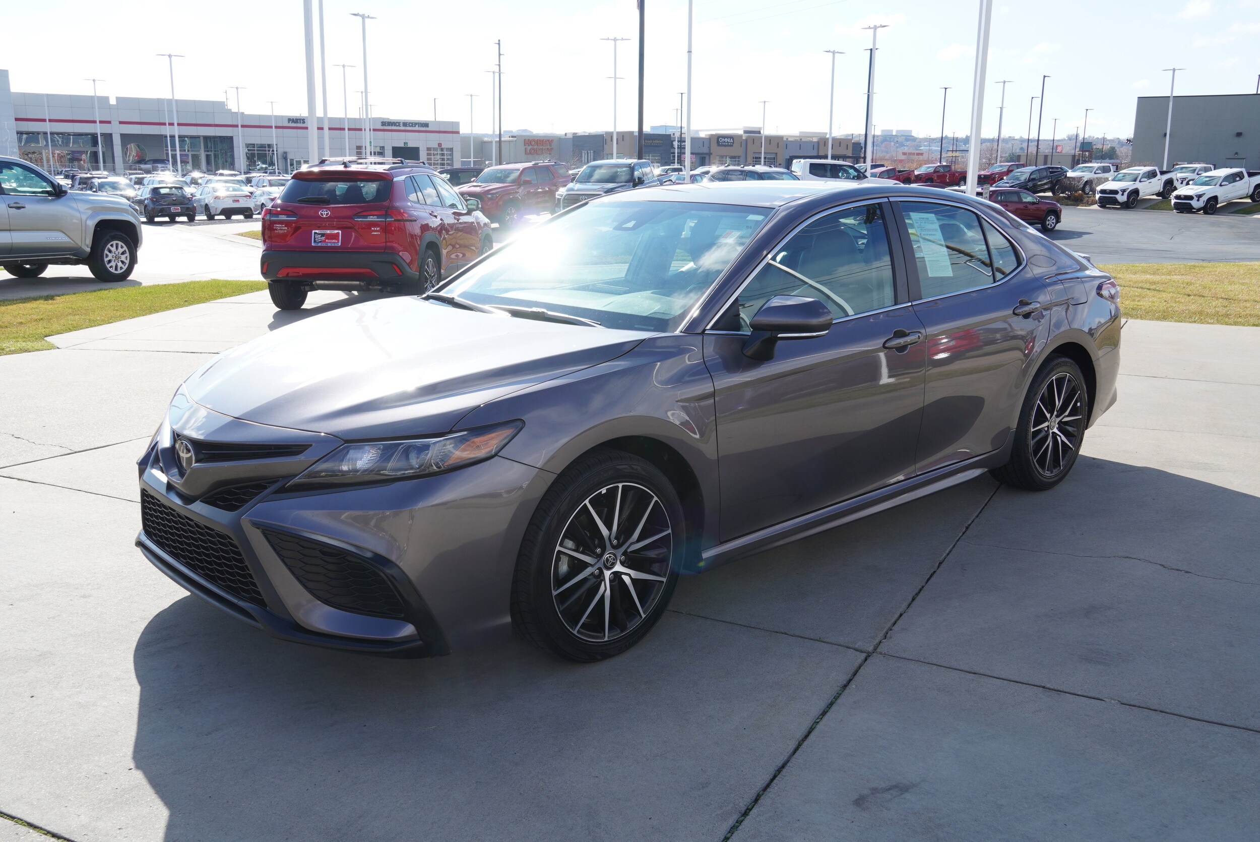 2022 Toyota Camry SE photo 4