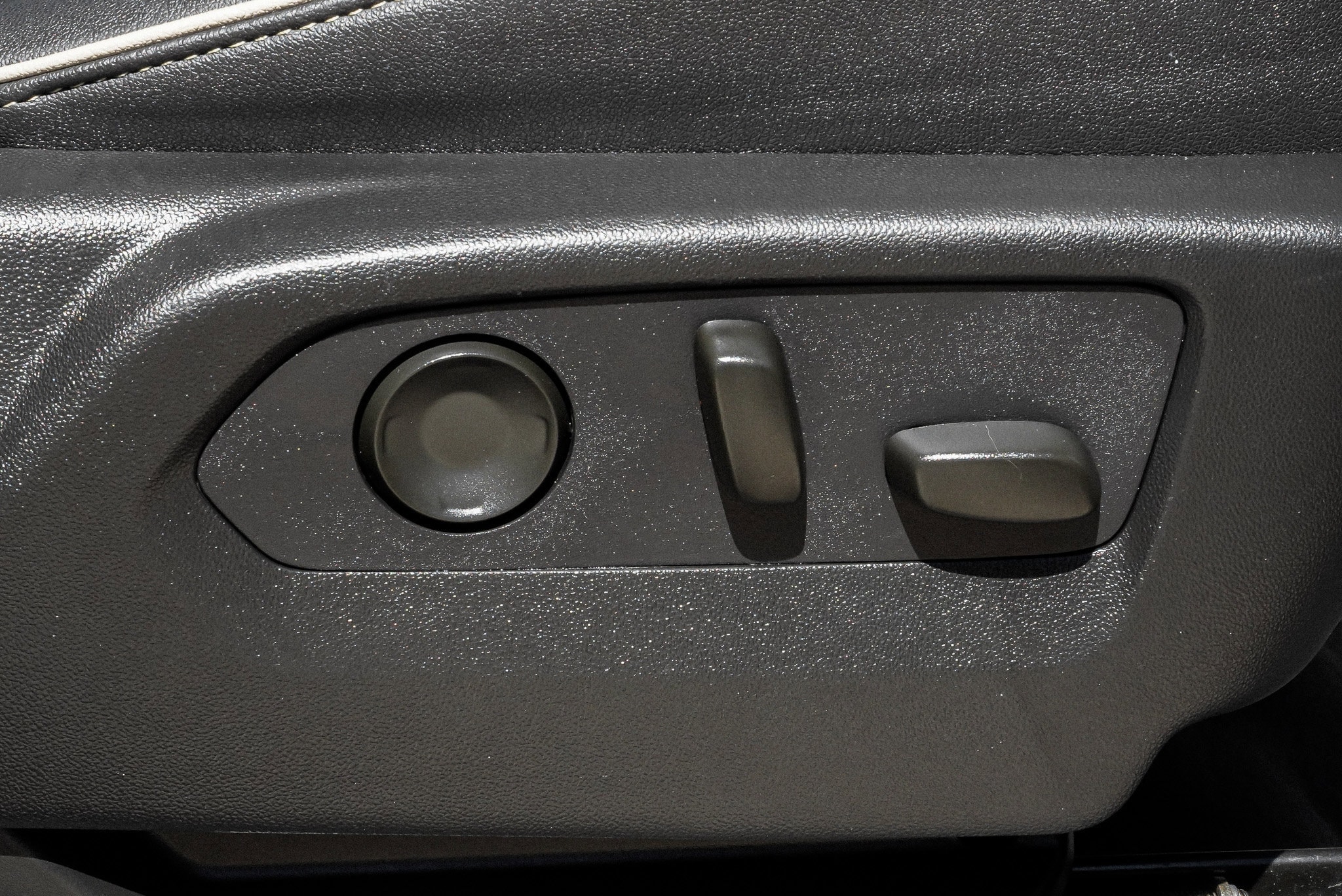 2024 GMC Yukon XL SLT - Photo 30