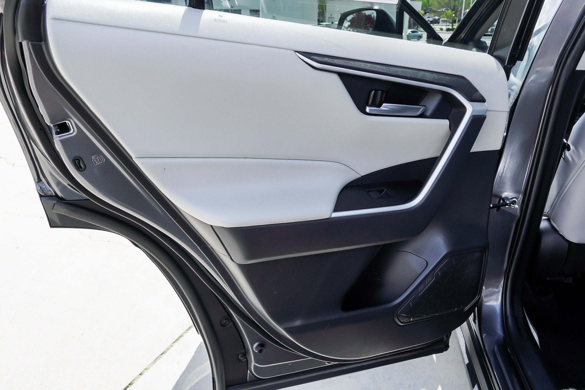 2021 Toyota RAV4 XLE - Photo 23
