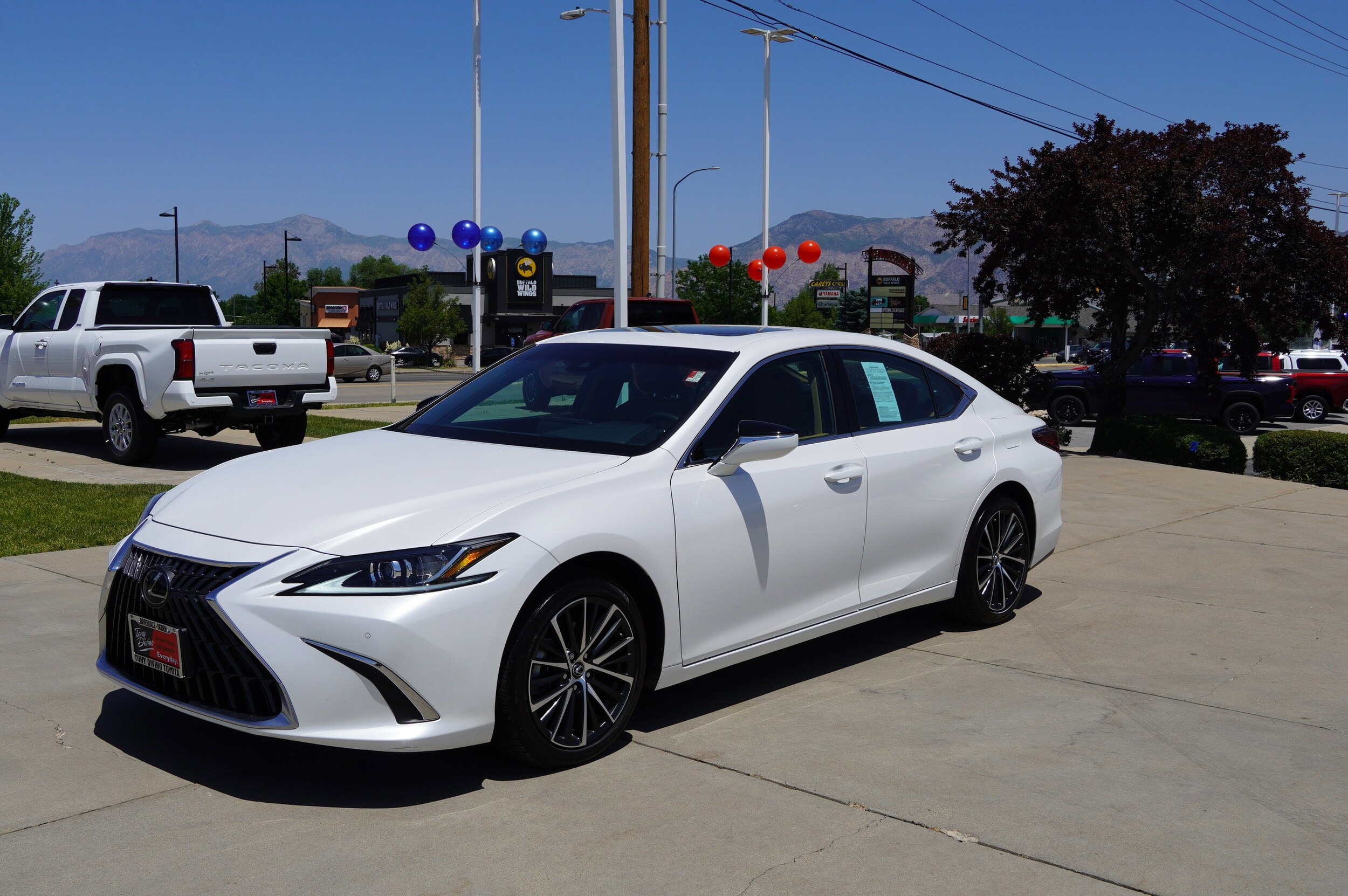 2024 Lexus ES 350 Premium photo 4