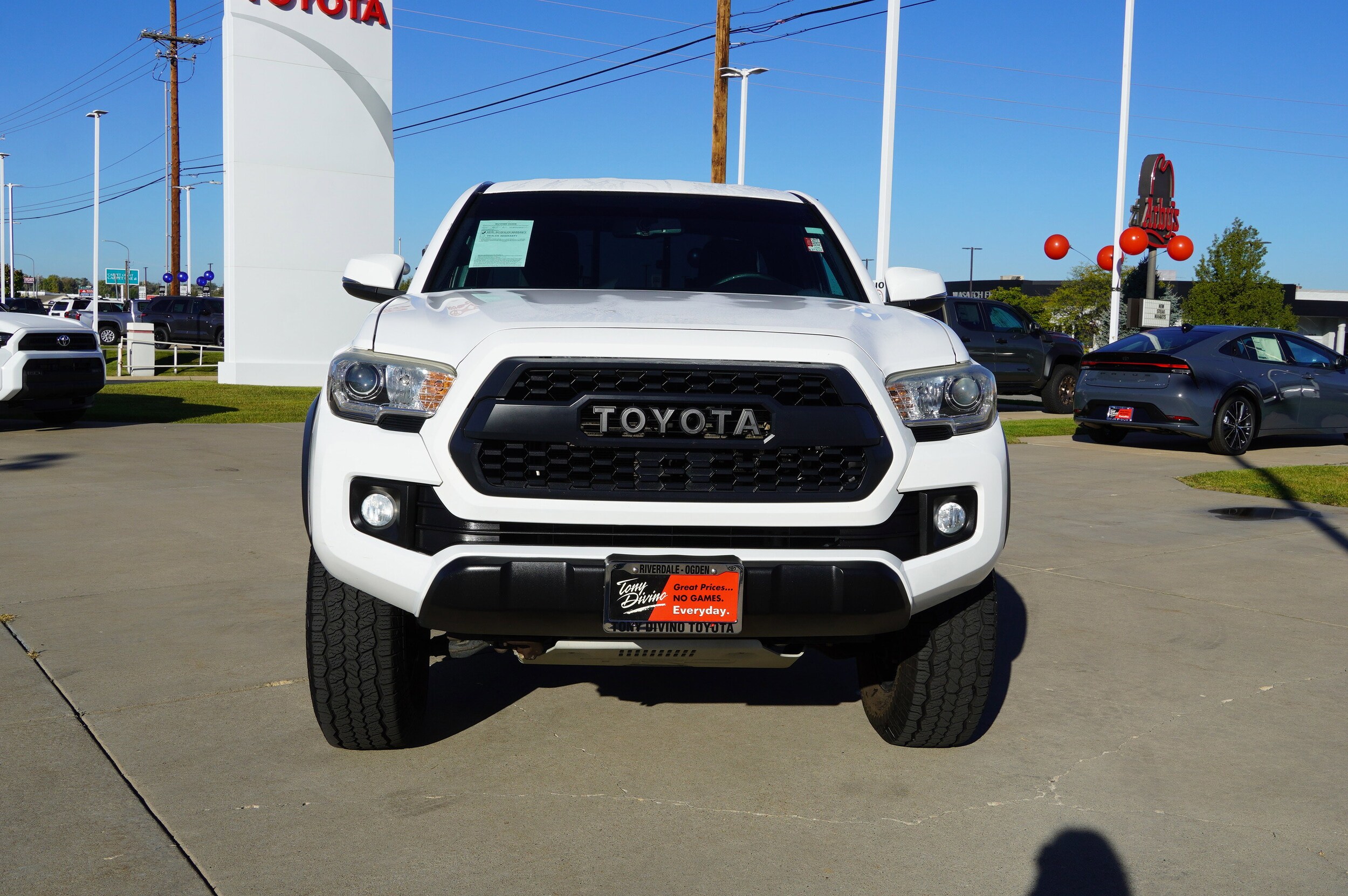 2017 Toyota Tacoma TRD Off-Road Access Cab photo 2