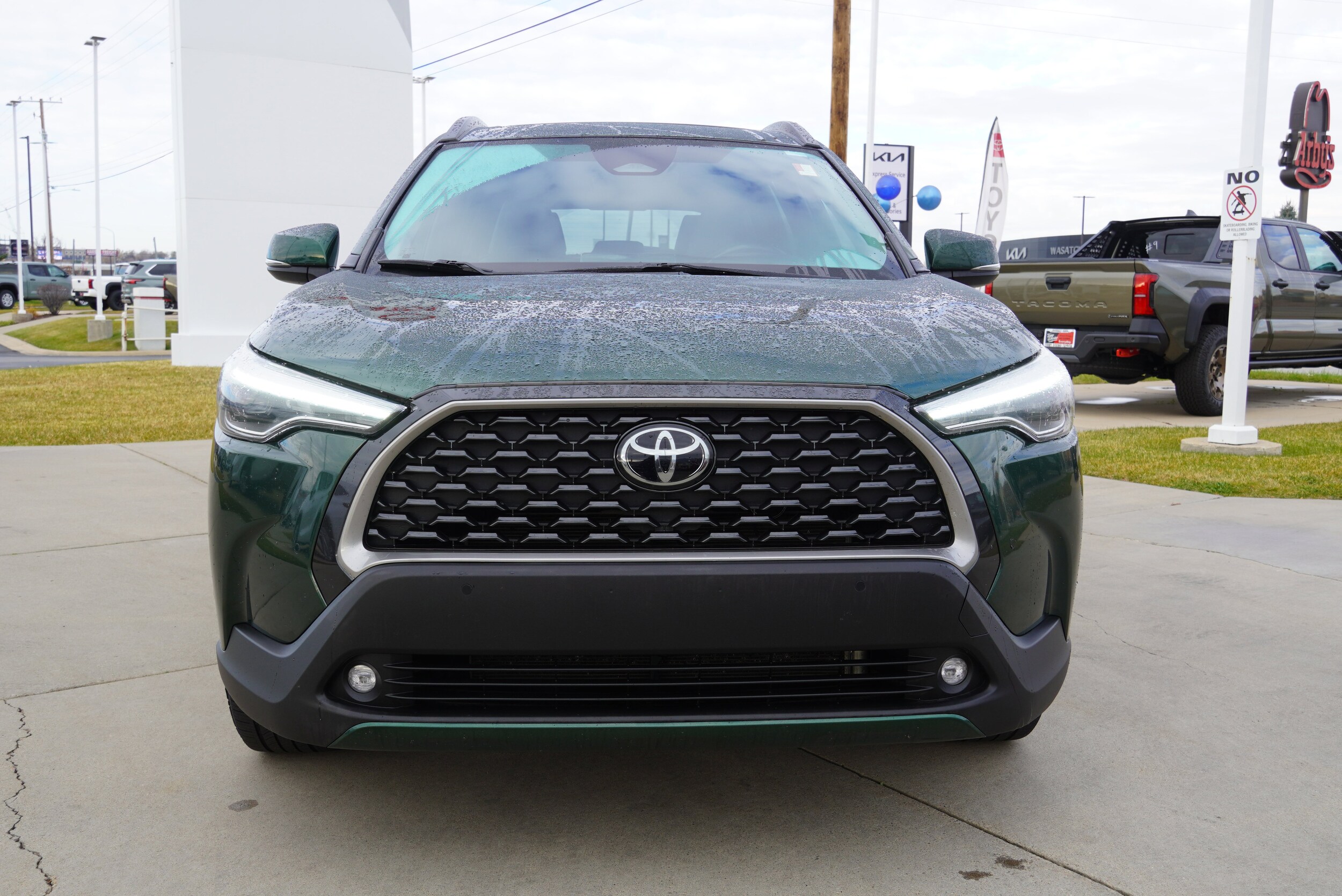 2023 Toyota Corolla Cross XLE photo 2