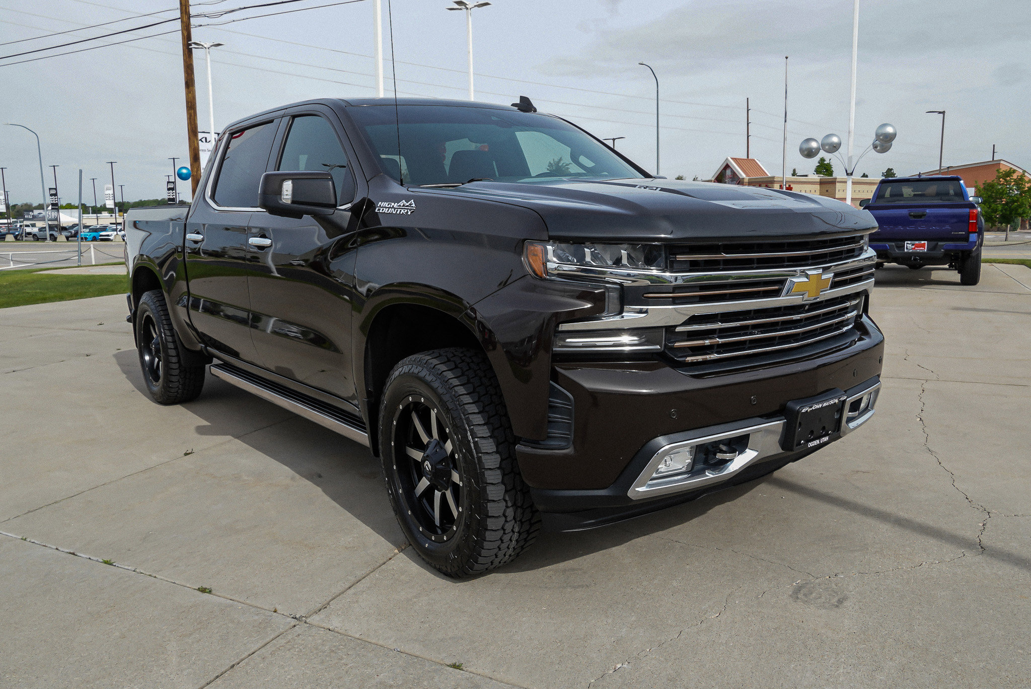 Used 2019 Chevrolet Silverado 1500 High Country with VIN 1GCUYHEL4KZ126999 for sale in Riverdale, UT