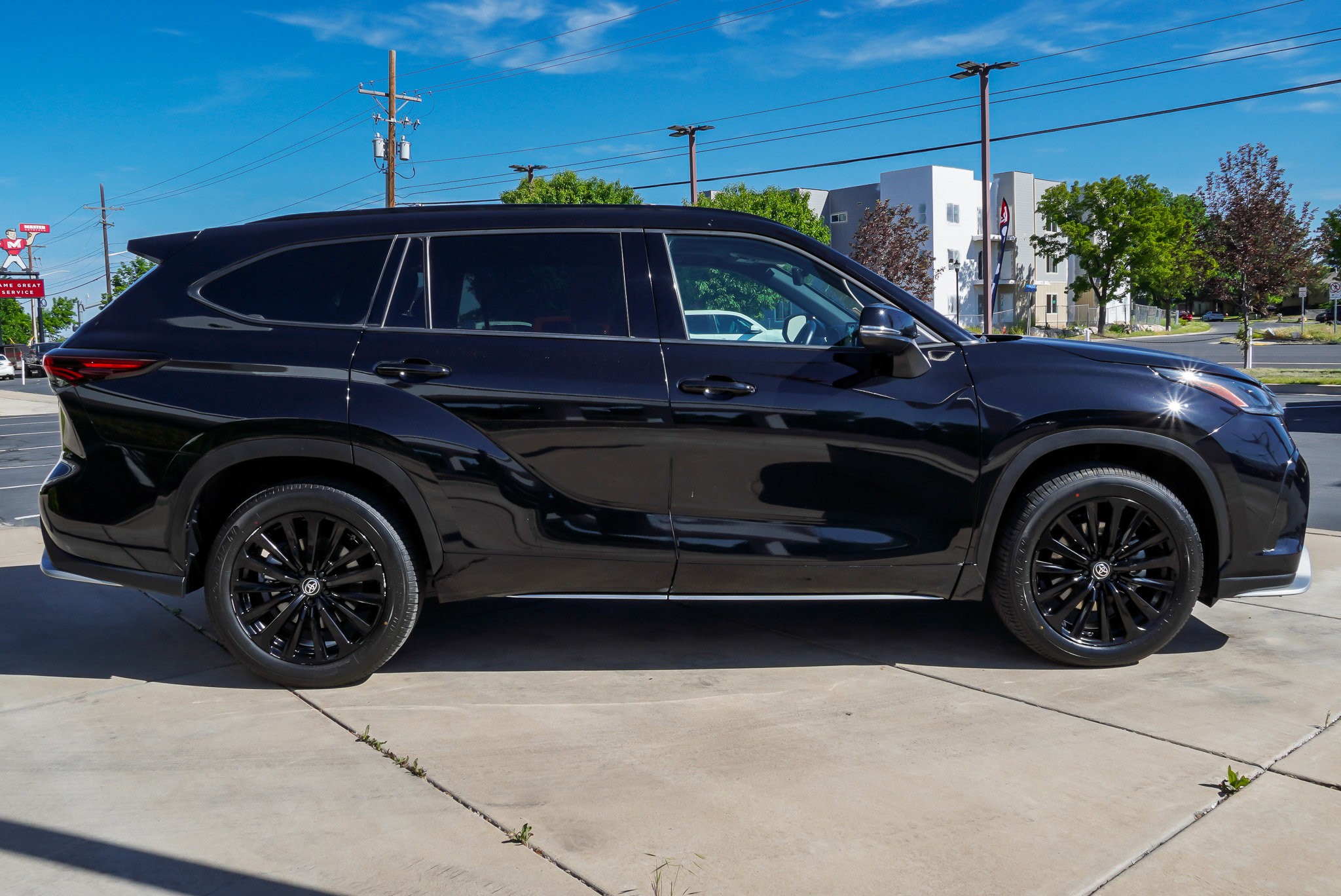 2025 Toyota Highlander XSE - Photo 9