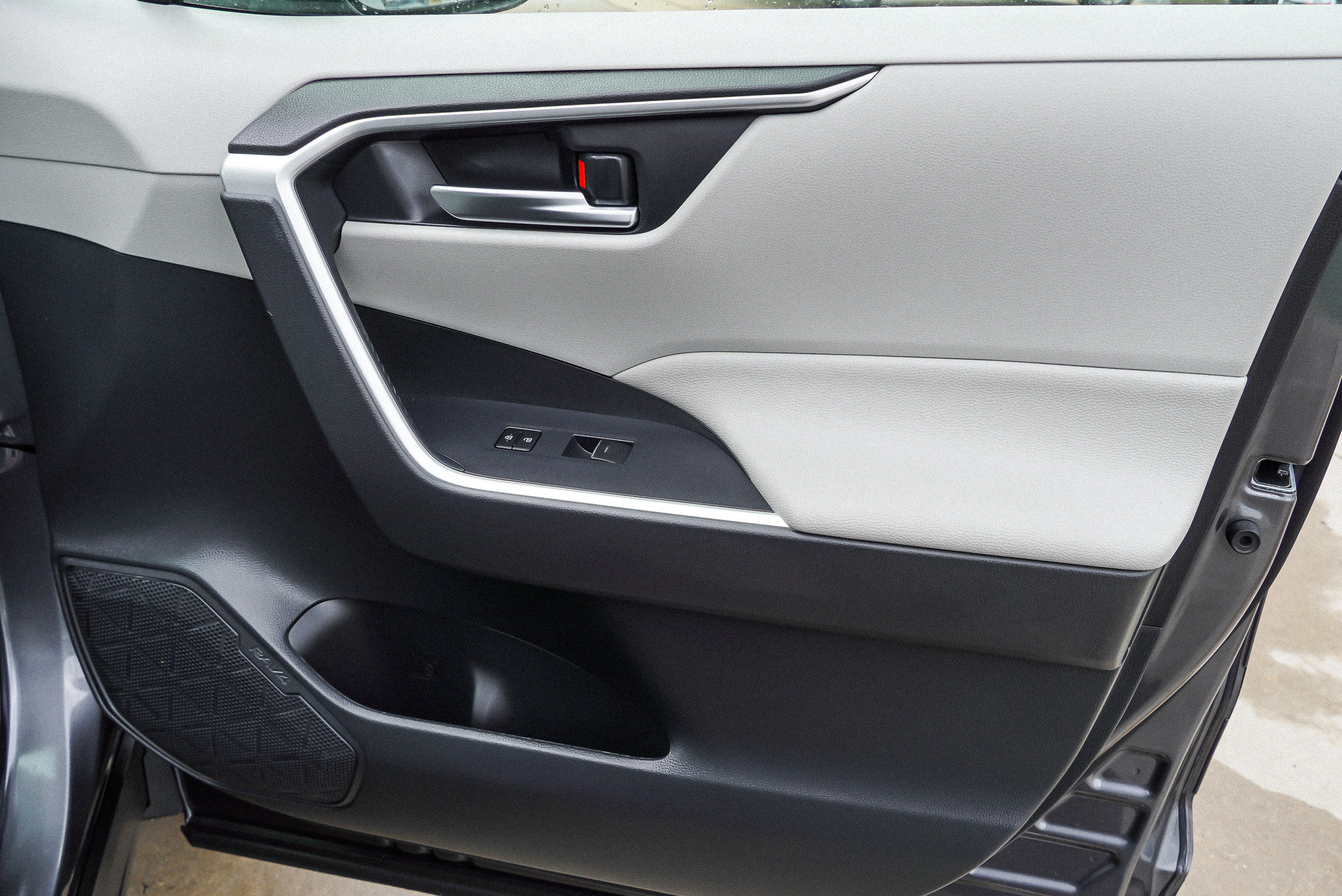 2023 Toyota RAV4 XLE Premium - Photo 30