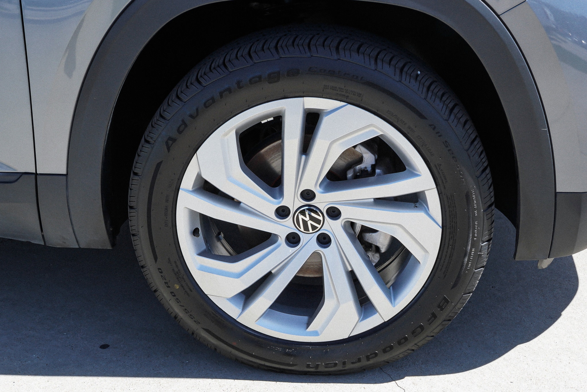 2022 Volkswagen Atlas SE w/Tech - Photo 10